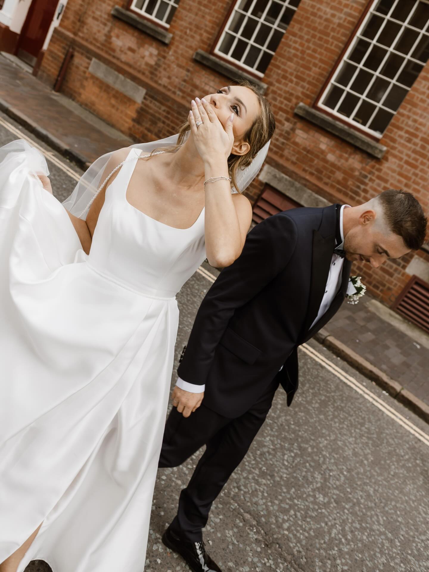 Glorious scenes form Beth and James’ Wedding @buttonfactorybirmingham from September last year.
I’ll never forget the energy to their Wedding, absolutely sublime x
Team:
Planner: @worcestershireweddingplanner
Venues: @buttonfactorybirmingham @sandwellregisteroffice
Dress: @whiteboutique29
Confetti: @flutterdarlings
Cake: @flowersandcakes_by_sophie
Band: @jessicarhodesmusic
DJ: @edsteelefoxthedj