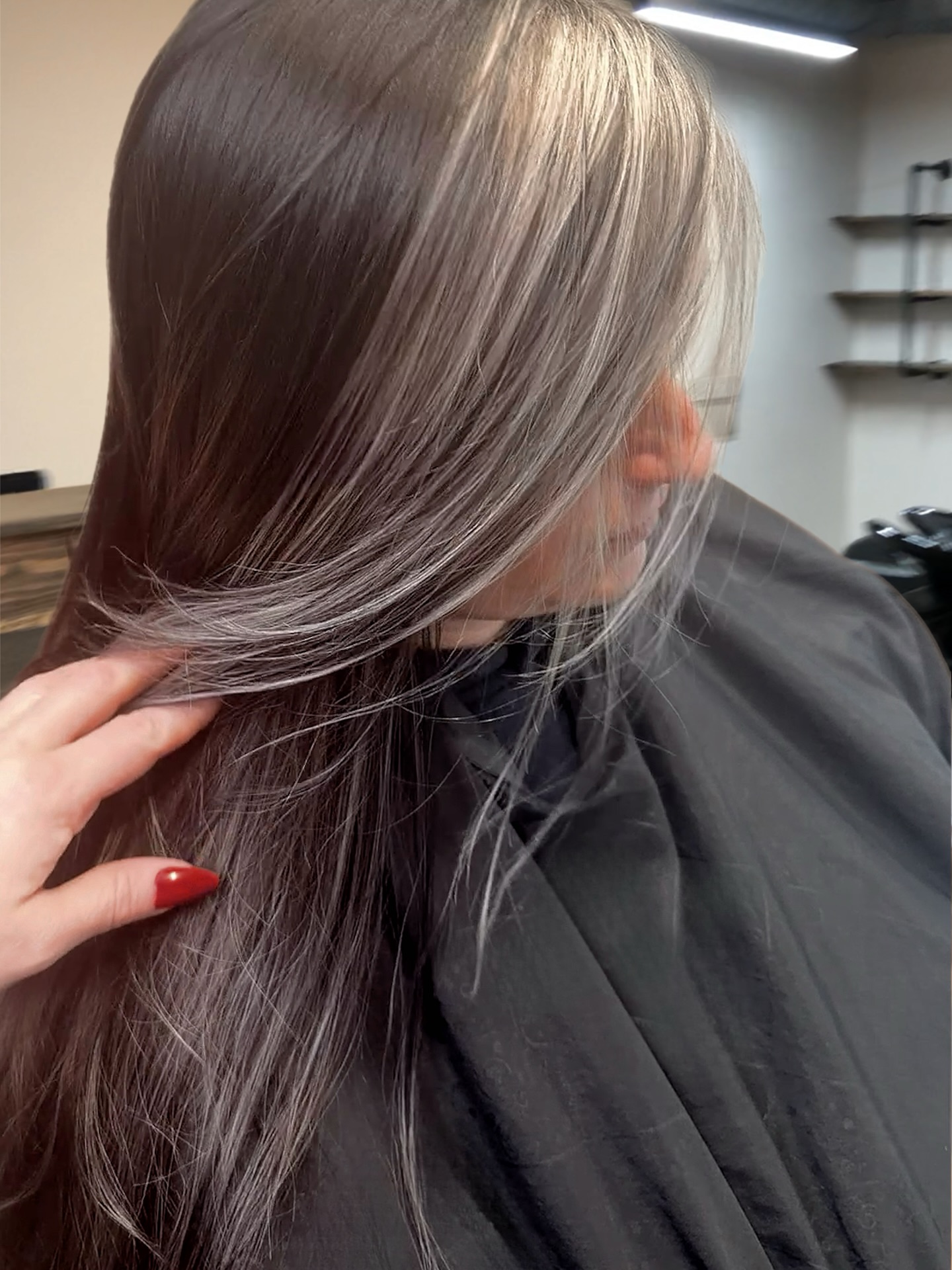 Moon dust.
This color blocking hair color by Amanda is just everything,precision you won’t notice but you feel.
Follow @hair_by_manda_
Book online or call (link in bio)
#babylonhair
#silverhair
#haircolorinspo
#suffolkhairstylist