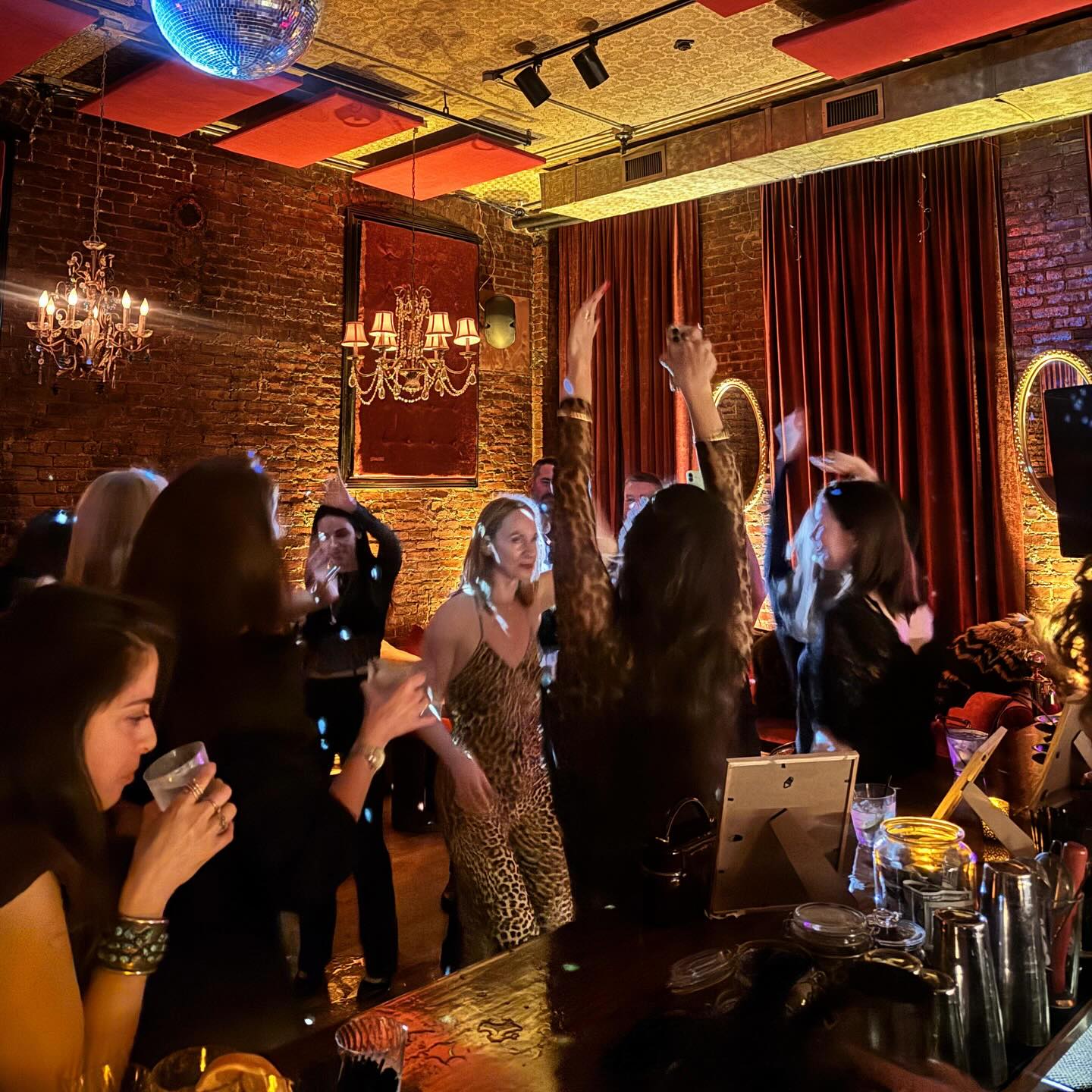 Dress up, show up, glow up ✨🖤
Velvet Brooklyn is calling… and tonight, we answered 💃🏽🔥
#VelvetBrooklyn #NYCNights #GlowUp #NightOut #GoodVibesOnly
