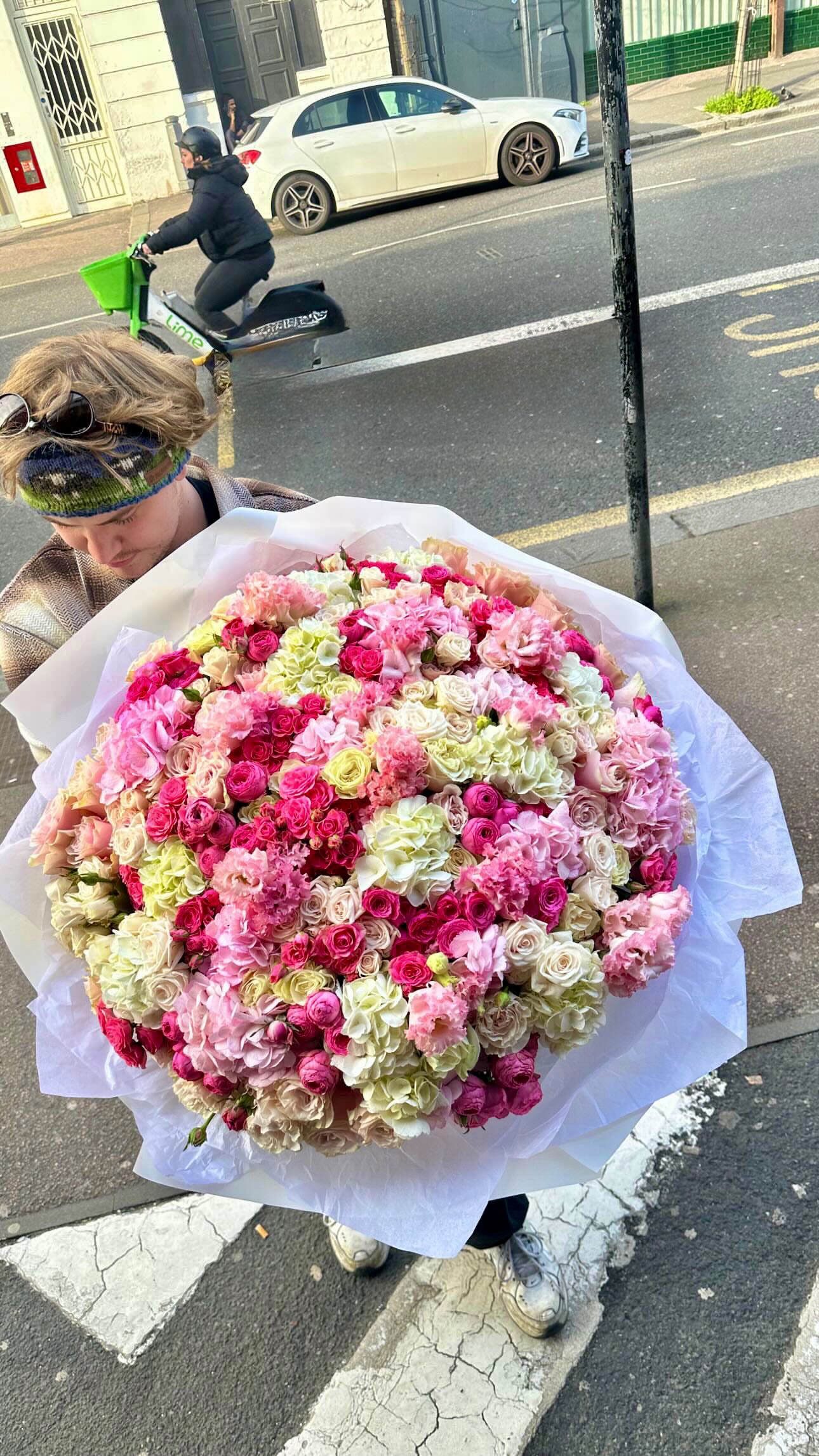 It’s not just flowers — it’s a feeling 🤍
Curated with love by Lavender Blooms ✨
📍Boxpark Shoreditch
💌 DM us to order