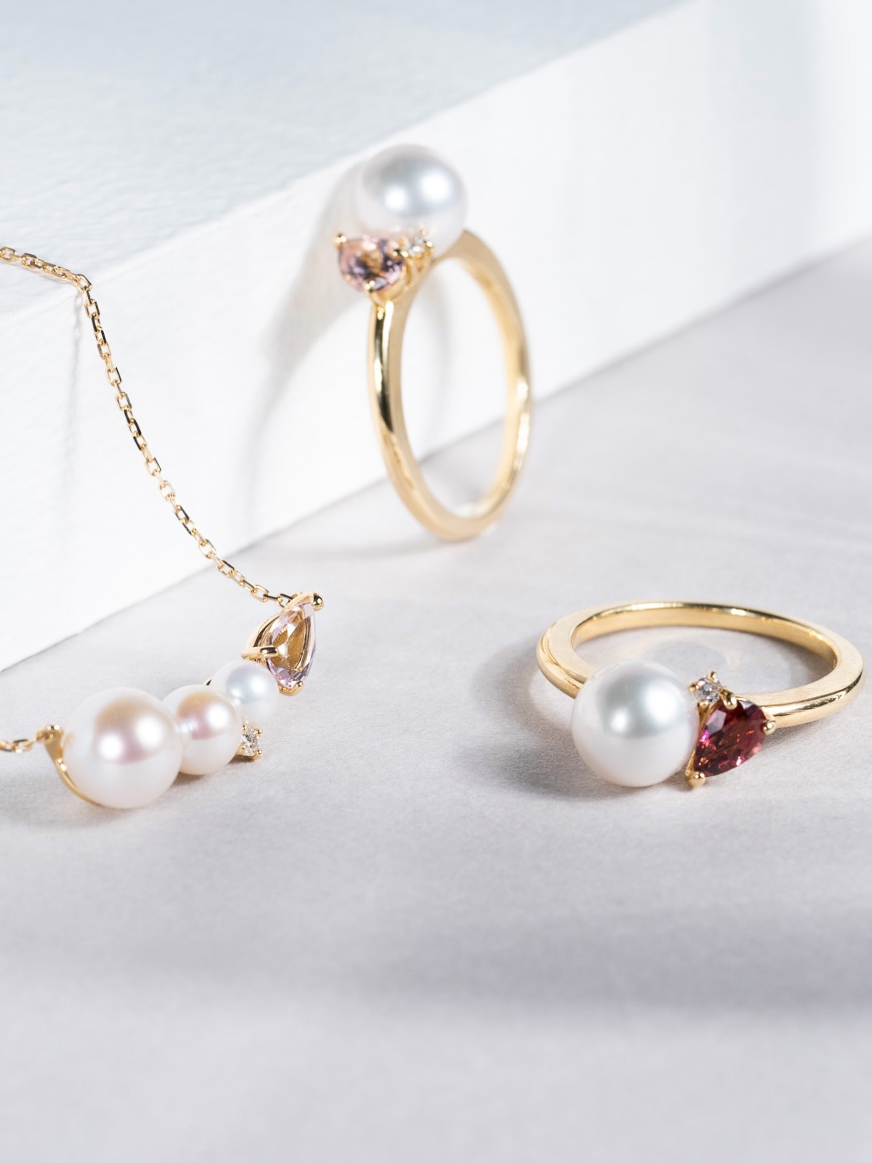 Soft hues, gentle light—Savon returns like a quiet breath of spring.
Centred with a lustrous Akoya pearl and paired with delicate pastel gemstones, each piece reflects the fleeting beauty of soap bubbles, light and full of colour.
Discover the collection at our Pearl Fair, now till 12 April, with limited-time offers available exclusively at our Takashimaya store.
