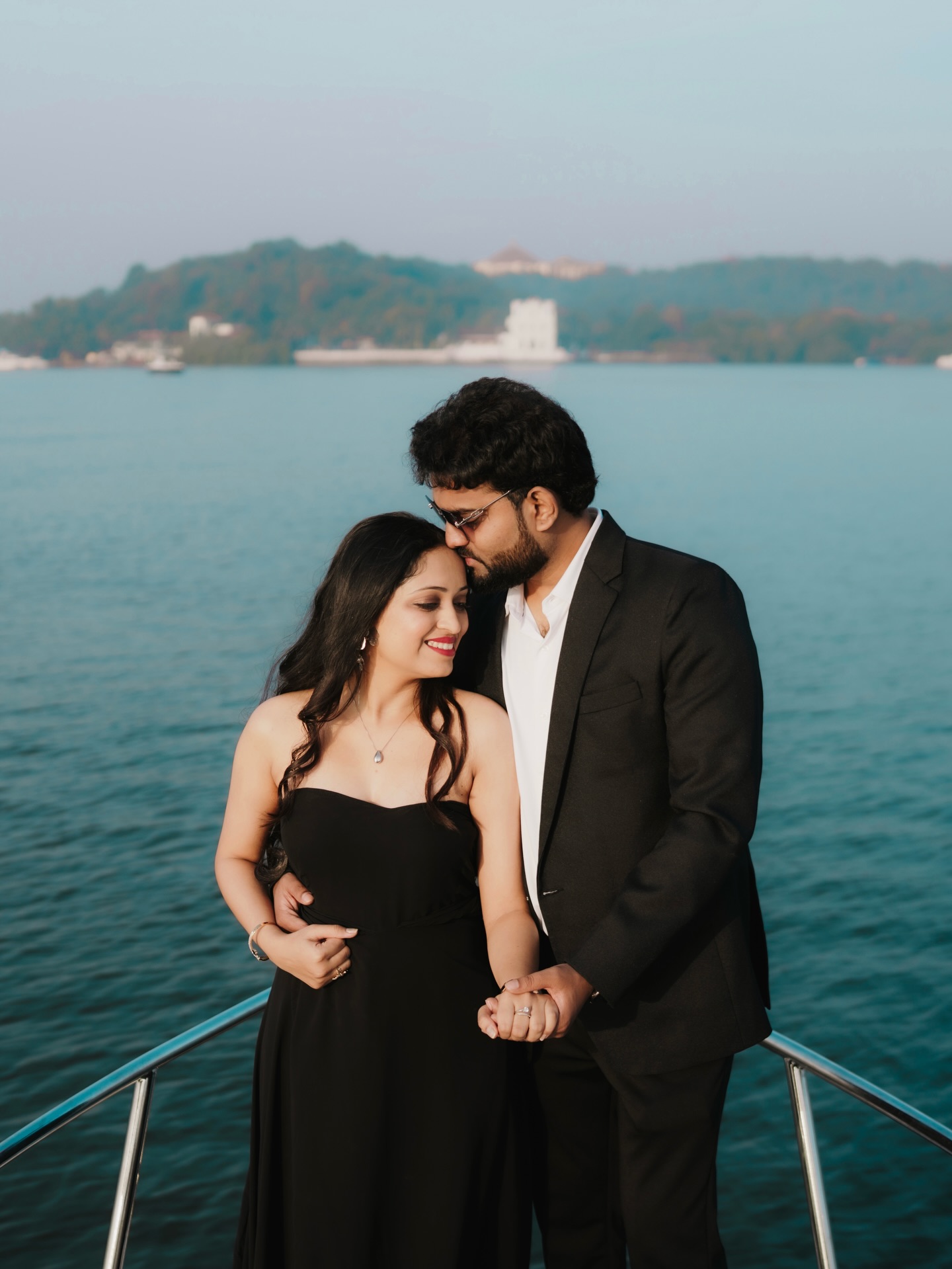 Sailing where the sky kisses the sea,
Snehal & Abhijit found their forever in the waves …
.
.
.
For photography and videography please call or dm us on 7720069677
.
.
.
( Preweddingshoot , goa , coupleshoot , prewedding pune )
