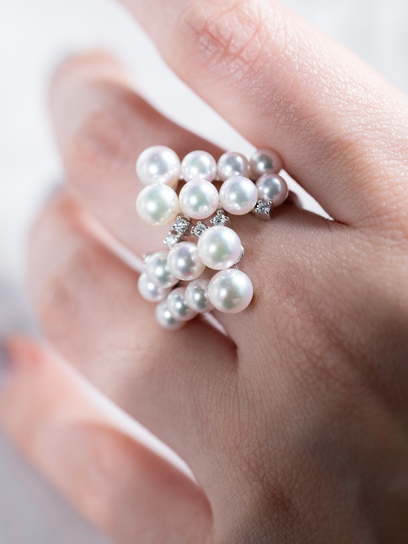 Tweed Ring with Akoya Pearl
A refined interplay of texture and light—this ring reimagines the softness of tweed through 16 lustrous, pink-toned Akoya pearls, delicately accented with white diamonds. A modern expression of elegance, where structure meets gentle radiance.
Discover it at our Pearl Fair at Takashimaya from 5 to 12 April—enjoy exclusive promotions during the event.