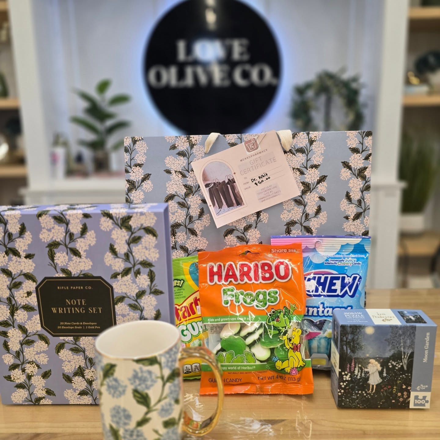 If Hydrangeas are your favorite, we've got so many cute floral gifts! Rifle paper co hats, stationary, dishes, and gift bags, as well as Geometry towels, Katie Waltman floral earrings, cute books and banners and @katiejo.art.
Don't forget the garden party celebration at @loveoliveco Layton on April 10/11 for a chance to win our perfect spring gift bundle!