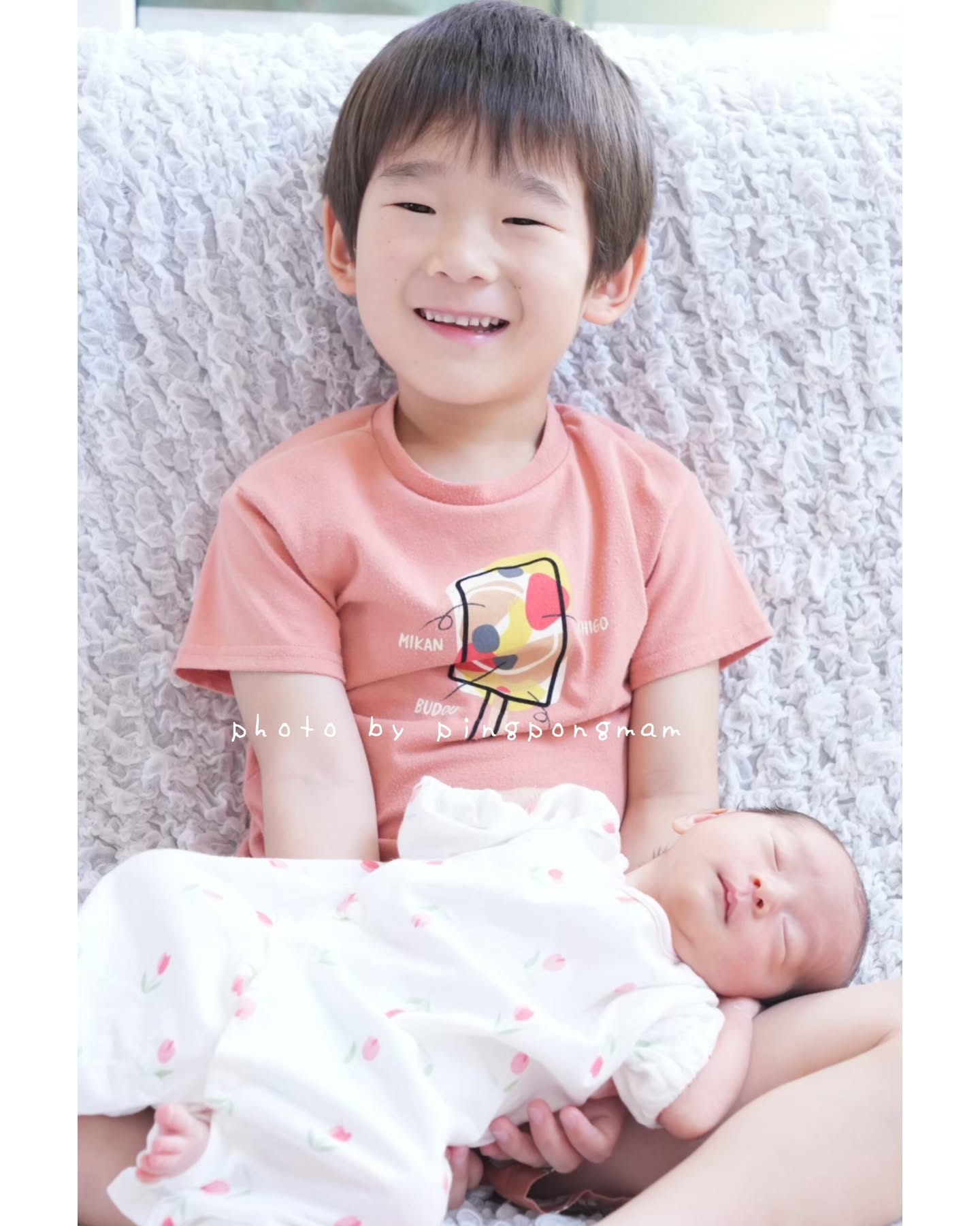 *お兄ちゃんになった「今」を♡*
更新滞ってます💦
まだまだ過去pic 続きます✨
ご依頼頂き、出張で
ニューボーン撮影へ伺いました♡
ご依頼頂きありがとうございます!
ドキドキしながら
抱っこしているお兄ちゃんの笑顔が可愛かった〜!
永遠に眺めていられる「今」を
写真に残しました📷️✨
\撮影 ご予約 受付中✨/
現在5月頃までの撮影を先着順で承ってます!
🌱マタニティフォト
🌱ニューボーンフォト
🌱まいつきフォト
🌱ベビーフォト
🌱キッズフォト
🌱お誕生日フォト
🌱七五三フォト
🌱にぶんのいち成人式
ご予約受付中🍀
お早めにお問い合わせください♪
─── お問い合わせ先───
photo ぴんぽんまむ
高橋まさみ
埼玉県さいたま市南区鹿手袋7-22-11
・048-837-6504
・pingpongmam@ae.auone-net.jp
・LINEはトップページURLからどうぞ♡
・@photo_pingpongmam のDMも🆗
─────────────
🌱ベビー教室 & 資格取得講座はこちら🌱
@masami.pingpongmam
🍀Please follow me🍀
#育休中 #埼玉ママ
#新生児フォト
#ニューボーンフォト
#ぴんぽんまむ
