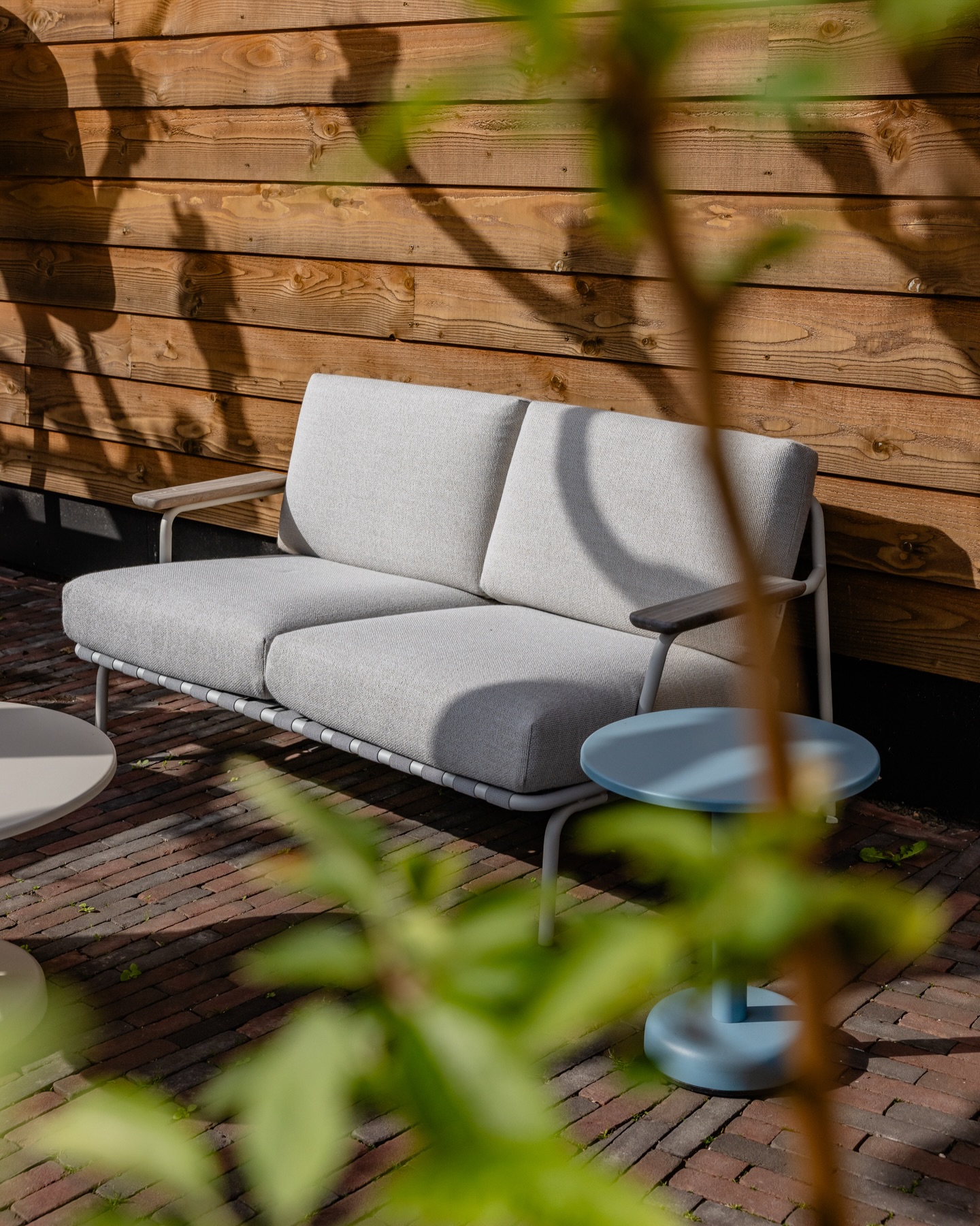 S A L E - Tot 17 mei is de gehele outdoor collectie van Muuto in de sale met 20% korting. Met de zomer voor de deur het perfecte moment om een kijkje te komen nemen.
We zijn er van 9 tot 17.30, van harte welkom!
#sale #muuto #outdoormeubelen #woongalerijkortgene #tuinontwerp