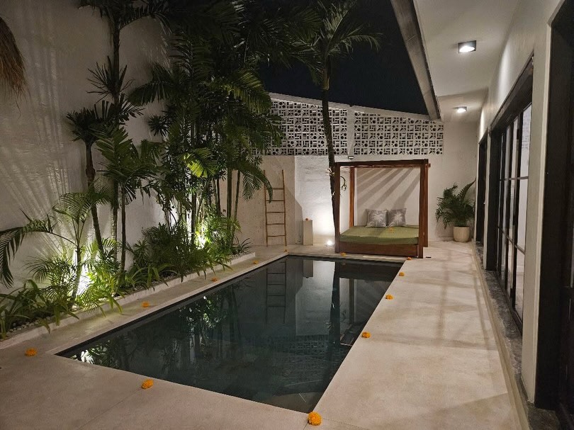 Through the lens of two of our most recent guests, @traveloyvind 📸 staying at Saudara Sunshine ☀️
We love having guests who know a good photo op when they see one.
I wanted to share these from their stay as they show some of the small updates we’ve made around the villa.
Still the same full time butler service from Ayu ✔️
Still that unbeatable location on Eat Street, 100m from Revolver ✔️
Now just a fresh, brighter feel so every day at the villa feels like sunshine ☀️
#saudarasunshine #seminyakvillas #balivilla #baliholiday villalife