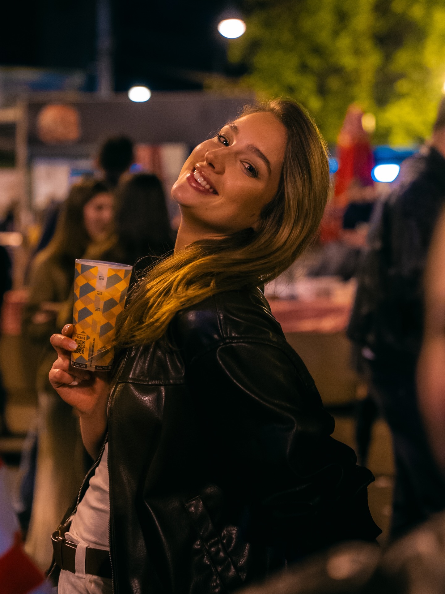 Sinoć smo ponovo hvatali osmijehe… i vratili se na ono bitno - dobru vibru jer najljepse je kada se smijemo… vidimo se idući petak! “1. Maj” na placu Kvatrić…
