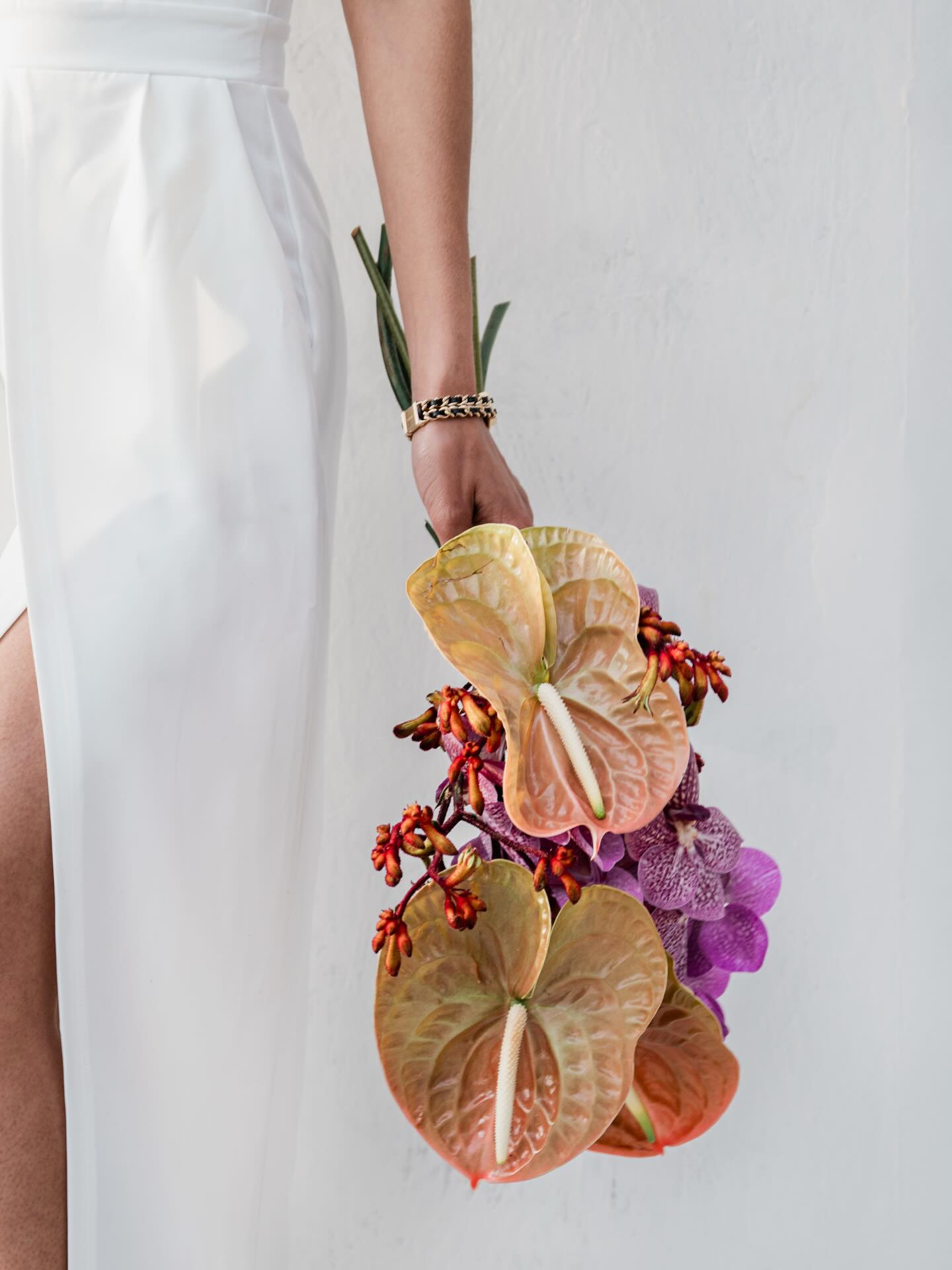 Le printemps 🩷
Spring 🩷
Editorial photo Workshop
Host & Photographer: @christophe_serrano_wedding
Creative visionary & photographer assistant: @nadia_vaisse
Flowers & Venue @lartquipousse.floraldesign
MUA: @amandapierquin
Hair @laura_hairlove
Shoes: @manoloblahnik @jimmychoo
Accessories @Chanelofficial
Model:@aurorekicheninoff
Shop @biancaneveboutique