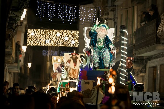 #nitmàgica ✨
...
📸👉🏻 www.nitdereis.mcb.cat
...
#Cervera #Segarra #segarrejant #igerssegarra #patgessa #reismags #reismags2025 #màgia #ilusion #reyesmagos #picoftheday #fotodeldia #sensefiltres #nitmagica #cavalcadadereis #nofilter #patge #catalunyaexperience #nitdereis #descobreixcatalunya #paje #lights #magicalnight
...
@paeria.cervera @ccsegarra @turisme.ccsegarra @turismecervera @somsegarra @segarraviva @catalunyaexperience @igerscatalonia @imatgescat @festadirecte @descobreixlleida @descobreixterritori @descobreixcatalunya @museudecervera @catalunya_fosca @reisdorientfb @mapassionacatalunya @cat_imatges @festacatalunya.cat @ok_catalunya @viu_catalunya_ @gaudeix_cat @catalunyatest1m0 @catalunya_art @comarquesdeponent