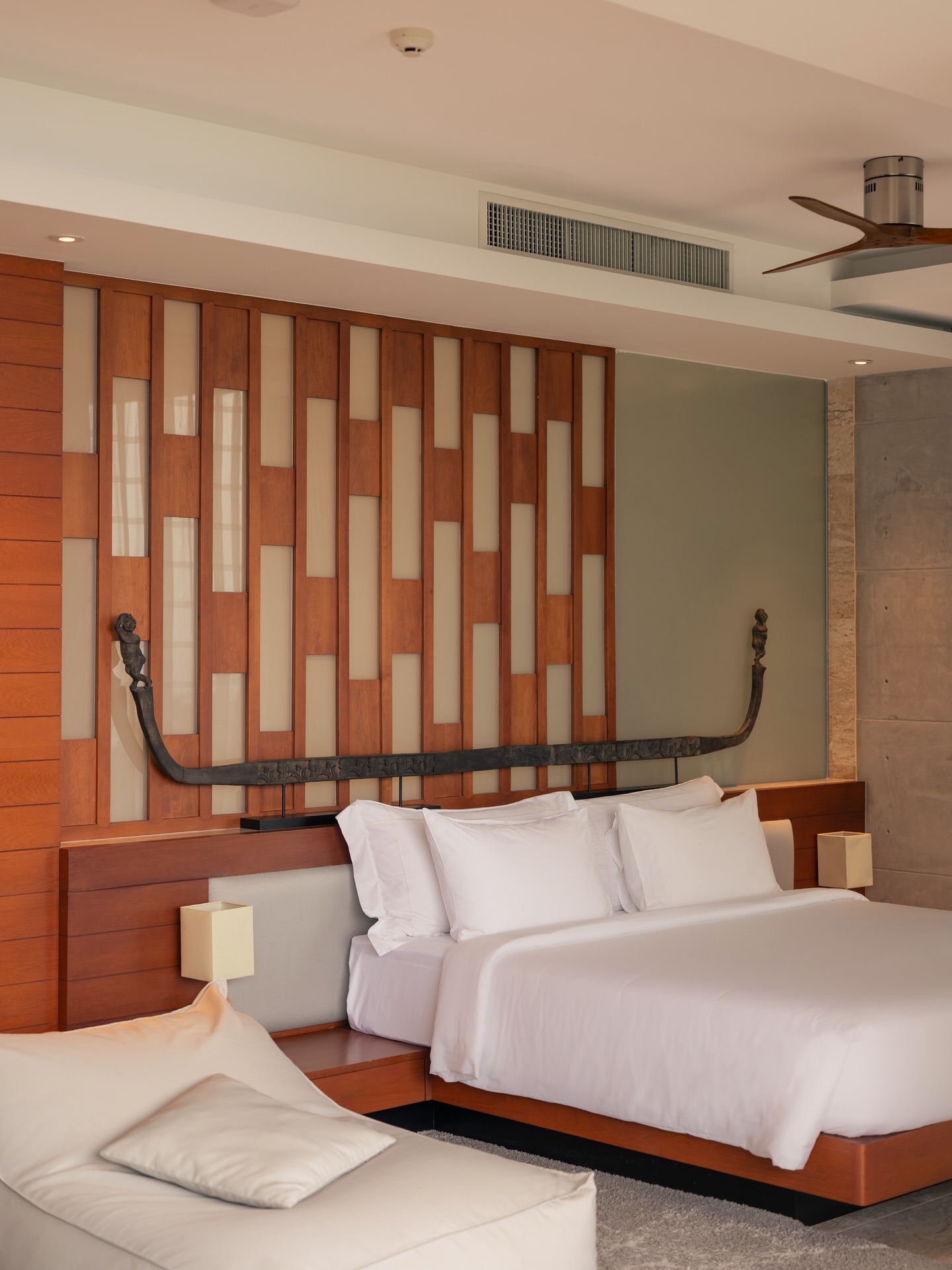 Warm textures and quiet nights.
Maya Anda Villa
#bluesiam #bluesiamvillas #surinbeach #phuket #thailand