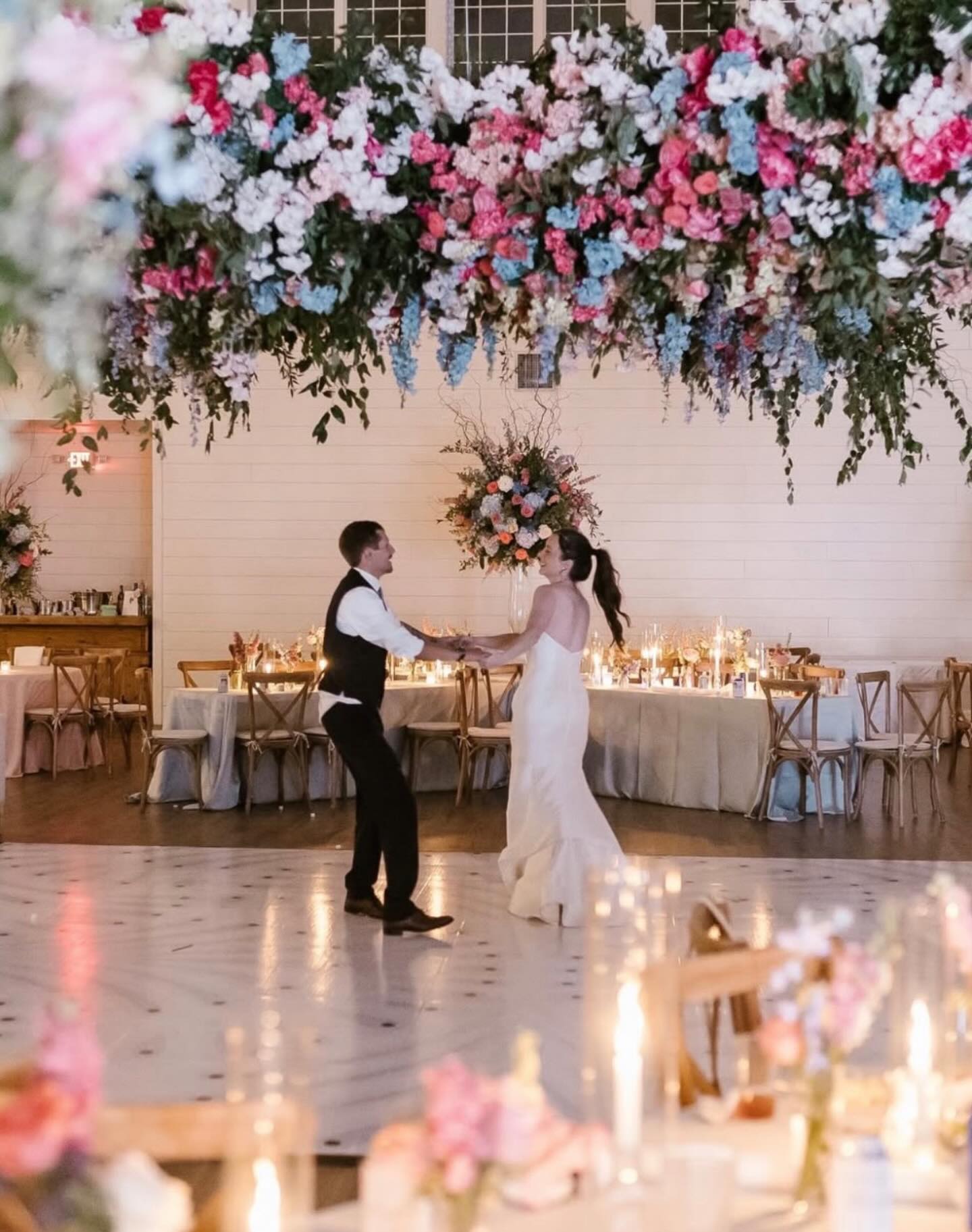 Your vision deserves more than “good enough.”
VENDORS:
Planning + Design: @gretchenlarkanevents
Production Design: @cae_lr
Floral Design: @silksabloom
Photography: @thehowards.weddings
Venue: @thegrandeurhouse
Rentals: @eventology_us
