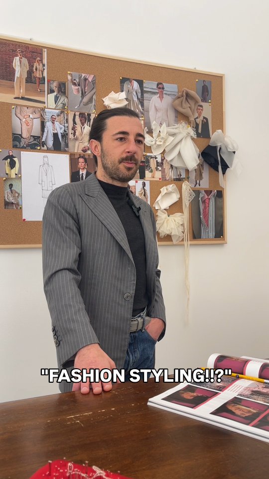 FASHION STYLING: Il tuo occhio merita una firma.
Hai guardato il Reel?
Abbiamo risposto alle vostre curiosità, ma la verità è che lo Styling non si può solo spiegare: bisogna farlo.
Non sarà un semplice corso teorico, ma un'esperienza d'immersione totale nel processo creativo di uno vero Fashion Shooting. Dal foglio bianco alla gestione del set.
COSA ABBIAMO PREPARATO PER TE?
•Oltre l'abbinamento: Imparerai a COORDINARE una visione d'insieme definendo consapevolmente un'identità visiva chiara, inequivocabile e focalizzata oltre che allo stile, anche e soprattutto alla vendita.
•IL MOODBOARD come strumento imprescindibile e fondamentale in qualsivoglia processo estetico e creativo, per tradurre un'ispirazione in un'immagine che funziona.
•La prova del fuoco: UNA GIORNATA DI PRATICA SUL SET con me e il nostro team creativo, per capire come nasce uno shooting editoriale partendo da un’idea.
A CHI CI RIVOLGIAMO?
A chi ha il "buon gusto" nel DNA ma cerca la tecnica. All'addetto alle vendite che vuole offrire una consulenza d'eccellenza. Al consulente d'immagine che vuole scalare la propria autorevolezza. A chiunque non si accontenti di guardare la moda, ma voglia finalmente imparare a scriverla.
Le classi in Atelier sono a numero chiuso per garantire a ogni partecipante un’esperienza d'altissima qualità.
Scrivici ora in DIRECT o commenta "STYLIST" per ricevere il programma completo, le date e la promozione speciale riservata alla nostra community 🚀
#fashionstylingcourse #masterclass #sumfashionacademy #sumatelier #sumdomenicomoschetta