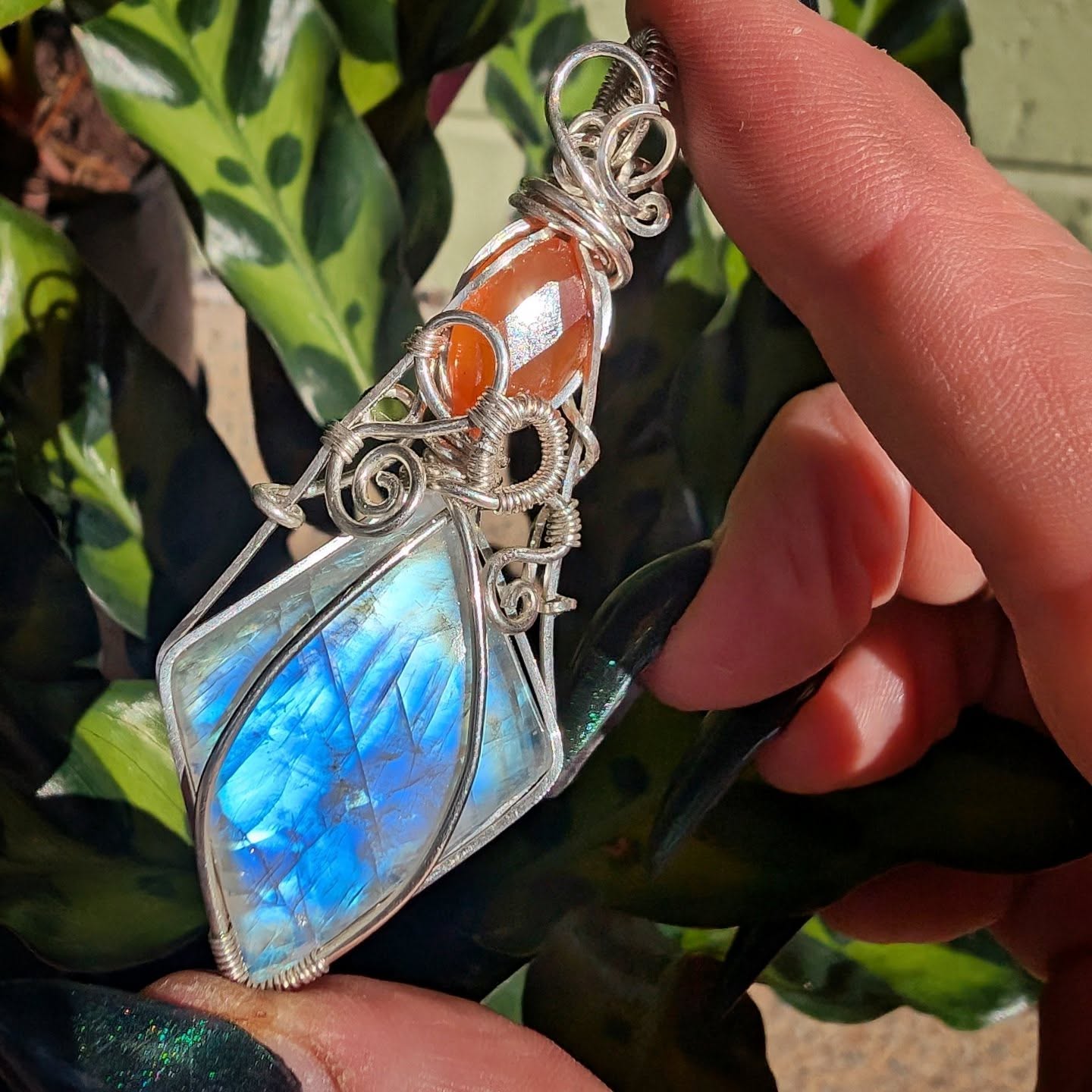 I've been dying to post this bridal set that I had the absolute honour of making for @moniquelilypoppyblue & her gals ❤️
The order was carnelian for the littles, rainbow moonstone for the ladies, & if possible, both for the Bride...
I'm SO happy with how they all turned out, & what an absolute pleasure it was to be a part of something so special.
Thank you Mon & Nathan, for trusting me with these forever pieces, & for allowing me to be part of your stunning fairy garden ceremony🌻🧚♀️💍🌿
•
•
•
#blackbirdavenue #wirewrappedjewelry #wirewrapping #wirewrappedcrystals #fairybride #gardenwedding #crystalshopmelbourne #yarravalley #yarraranges #upperyarravalley #yarrajunction #warburton