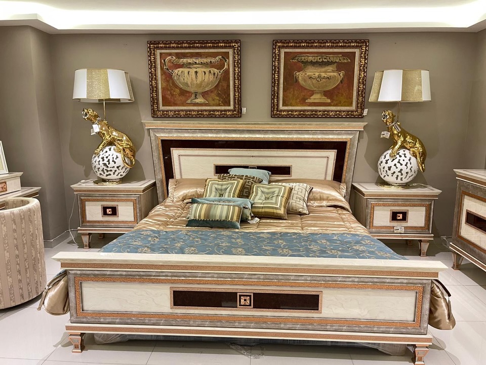 Recámara y Sala Colección Dolce Vita | Mesa con Sillas Colección Reina Isabelle 🇮🇹
🌐 https://www.dortizmuebles.com
📲 https://wa.me/523314096151
TE ESPERAMOS EN NUESTRAS SUCURSALES:
📌SUCURSAL ZAPOPAN
Av. Patria No. 603 Esquina Aldous Huxley
Colonia Jardines Universidad
Zapopan, Jalisco México.
Cel Ventas 33 2612 1670
📌SUCURSAL NAUCALPAN
Periférico Blvd. Manuel Avila Camacho No.550
Naucalpan de Juárez, Edo Mex.
Cel Ventas 55 6086 6314
#dortizmuebles #mueblesdeitalia #mueblesimportados #mueblesitalianos