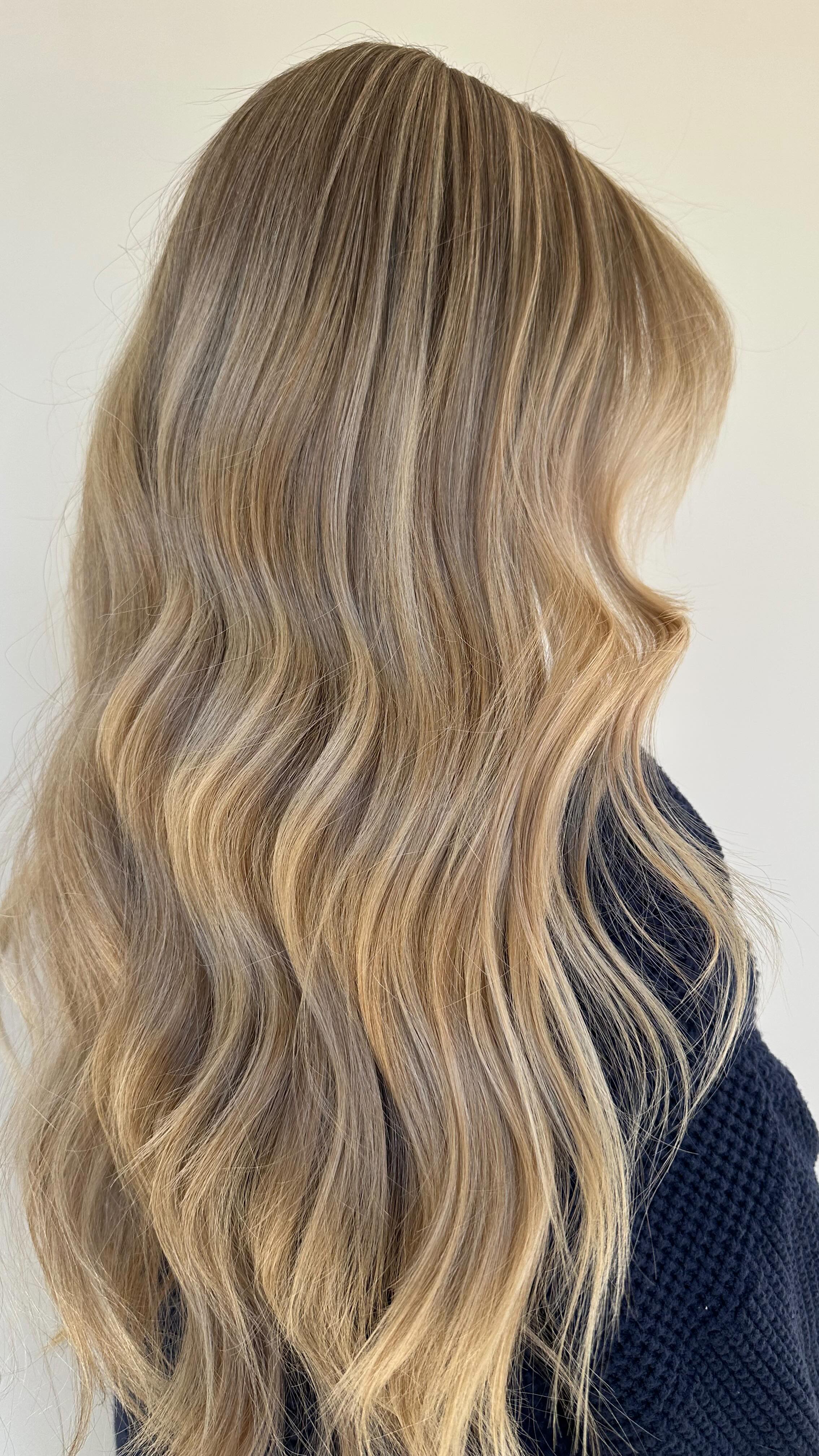 we can smell the salt air already with this beach blonde 🌊👙 @beautybybecccca
#buckscounty #buckscountyhairstylist #buckscountysalon #hairtok #beachblonde
