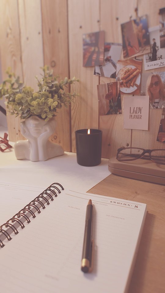 cozy evening with lady planer 🤍
#planer #planner #personalizacja #planowanie #organizacja