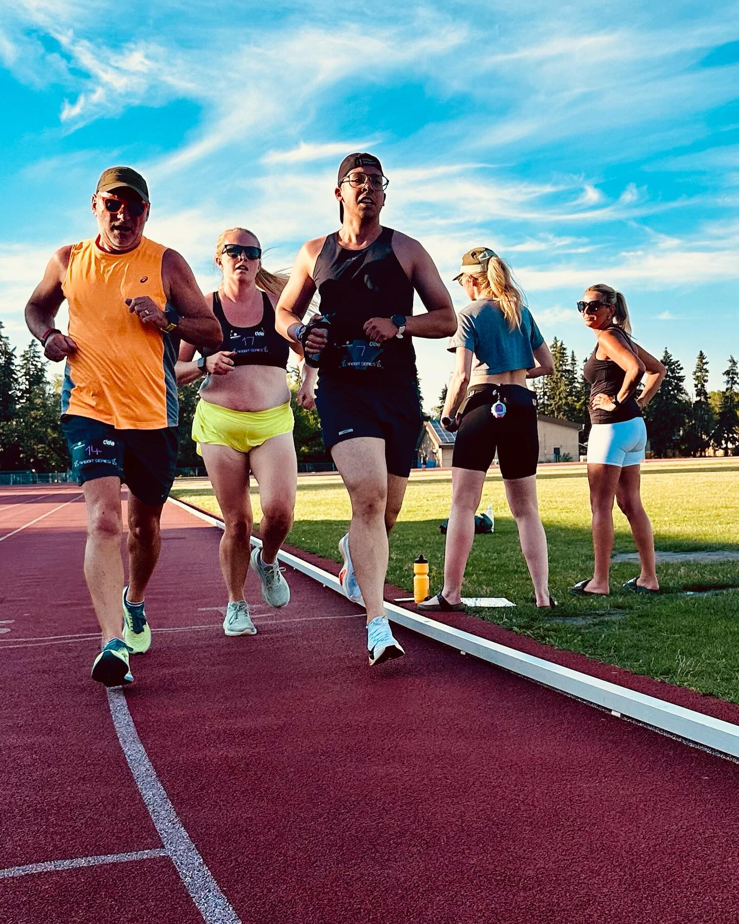 Rabbit 🐇 series #3 was 🔥 🔥 🔥
#yegrunning #yegtrack #yegtrackandfield
📸 @bakersteveyeg