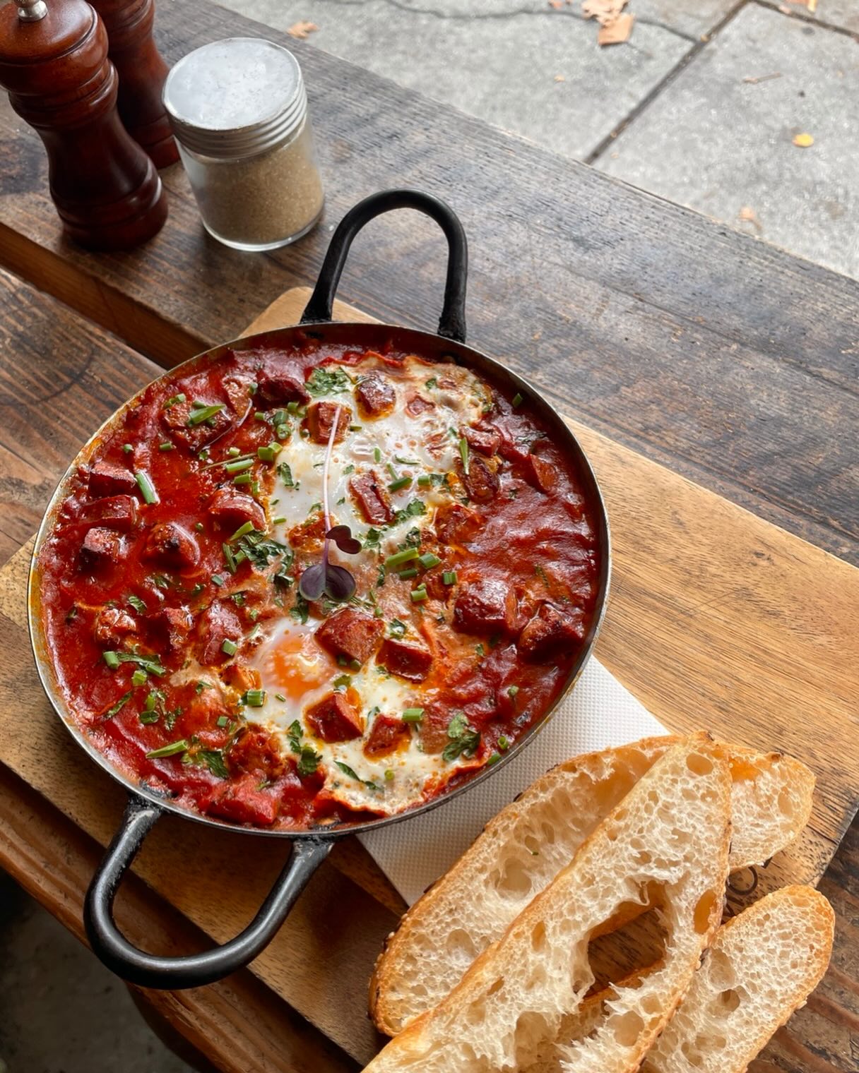 It’s getting colder this weekend — stay warm with our shakshuka: gently poached eggs in a rich spiced tomato base, served with Turkish bread🍳
#friendsofmine #friendsofminecafe #shakshuka #melbournebrunch #melbourne