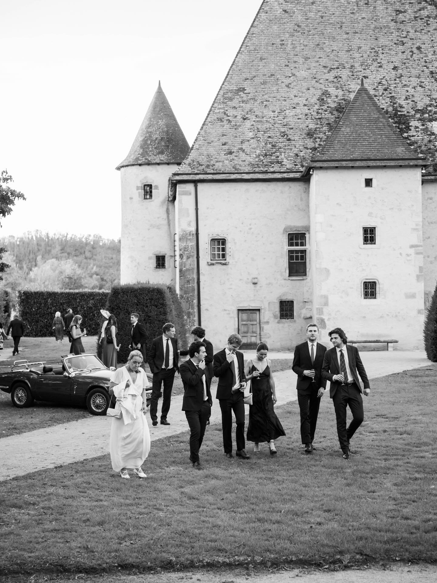 Moment capturé durant le vin d’honneur au Château de la Rivière ✨
#mariagelyon #photographemariage #photographemariagelyon #reportage #weddingphotography @lariviereandrea_