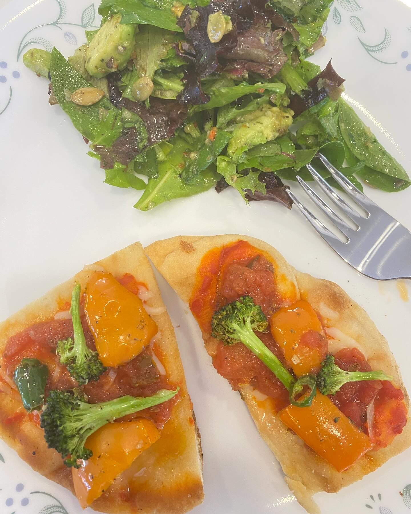 Lunch that looks it has my name on it! Naan Bruschetta with red bell pepper spread, shredded mozzarella and air fried veggies with a hint of chili! Side of salad with #pumpkingseeds #avocado #theflavorstation #vegetarian#broccoli #fusion. With all ingredients from #traderjoes