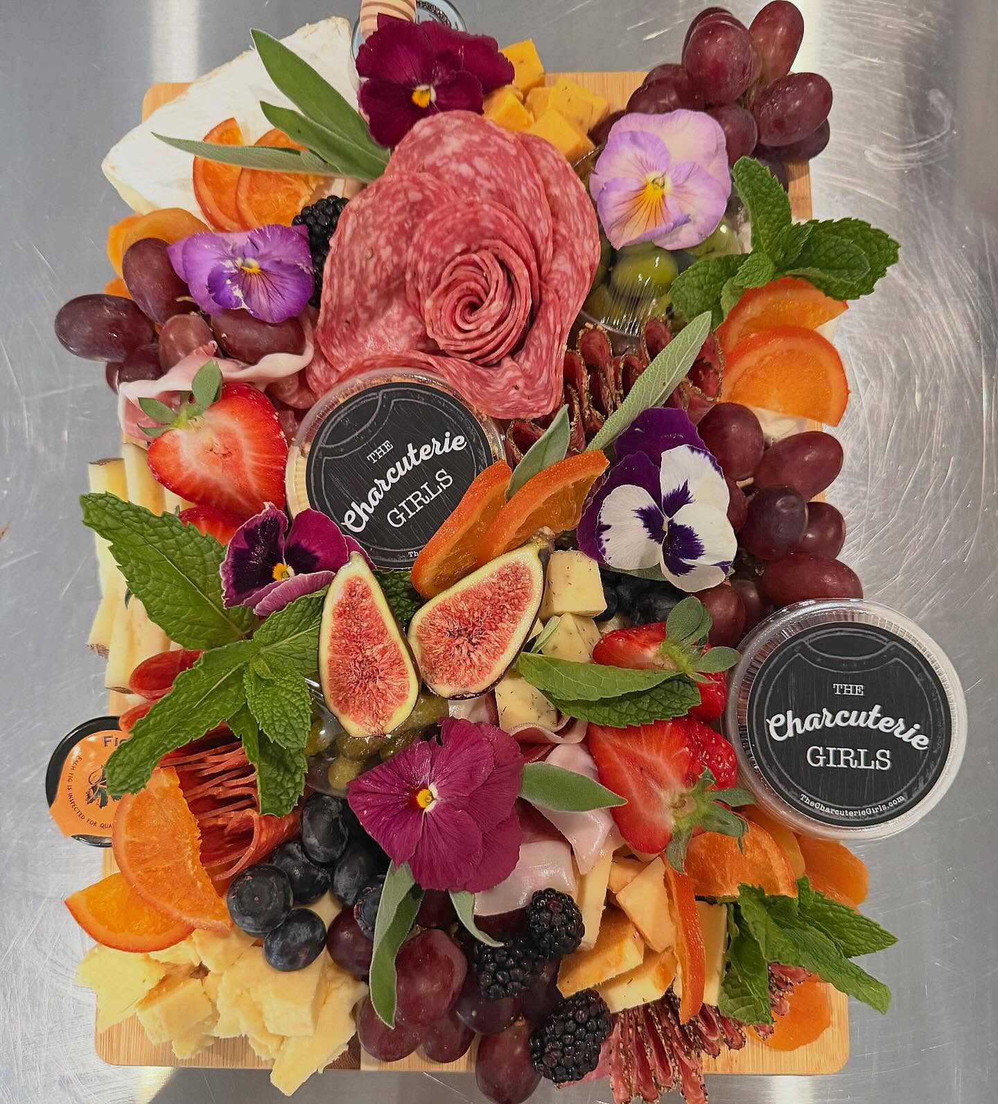 Crazy cousin board $165
Feeds 9-14