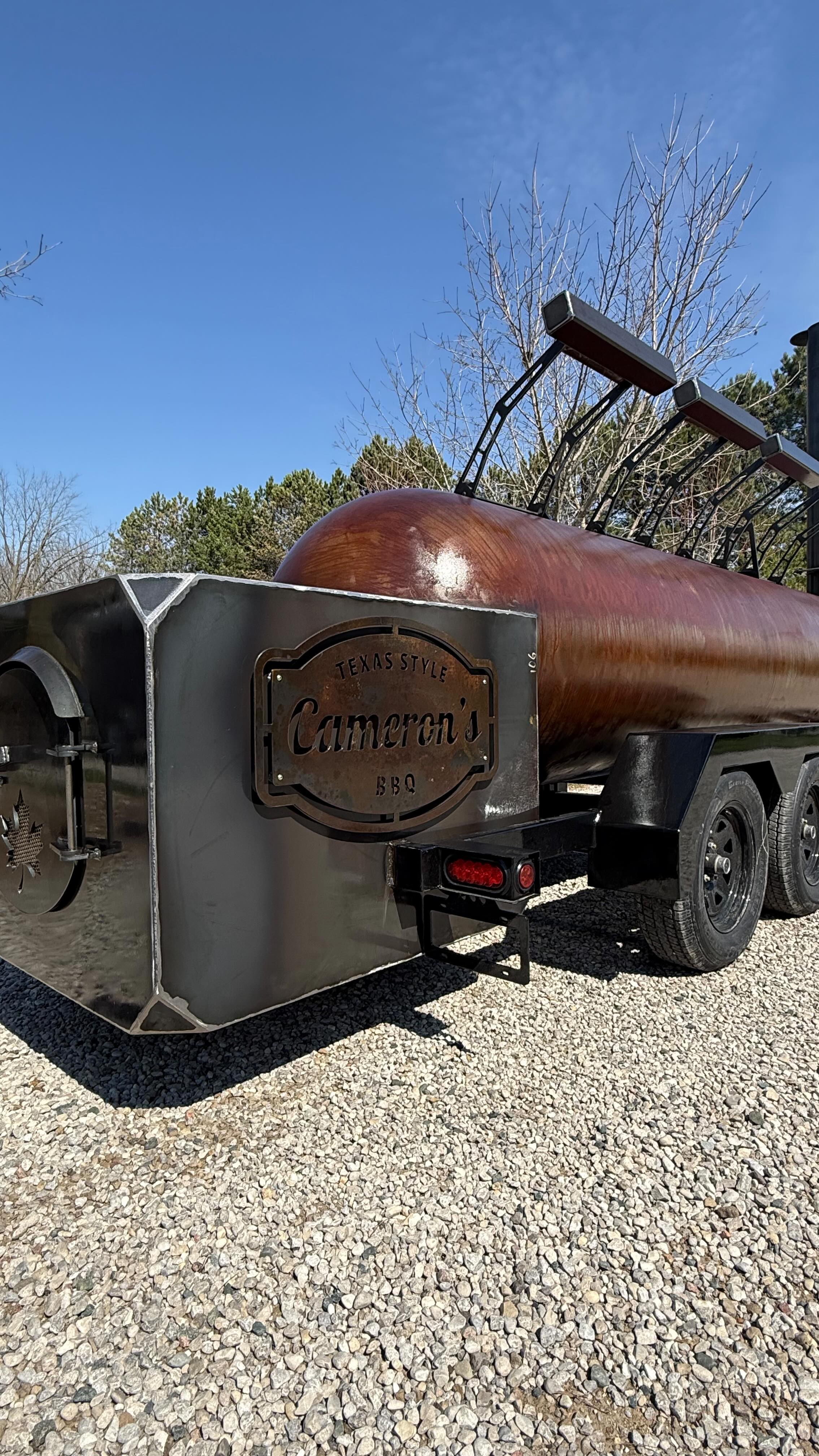 1000 gallon offset on a house built narrow glide trailer. Clean, simple and effective. Feed the crowd! @cameronsbbq