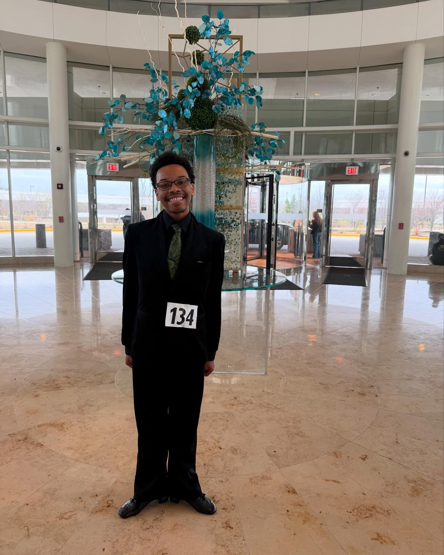 💚John💚 proud doesn’t even begin to describe how we feel right now. Despite all the travel struggles that you had, arriving to the worlds 1 hour before your competition and putting on some amazing rounds on to the stage. Your senior year worlds may have come to an end but we are so excited to see where you go next.
#irishdance #murphyirishartsproud #worlds #clrg