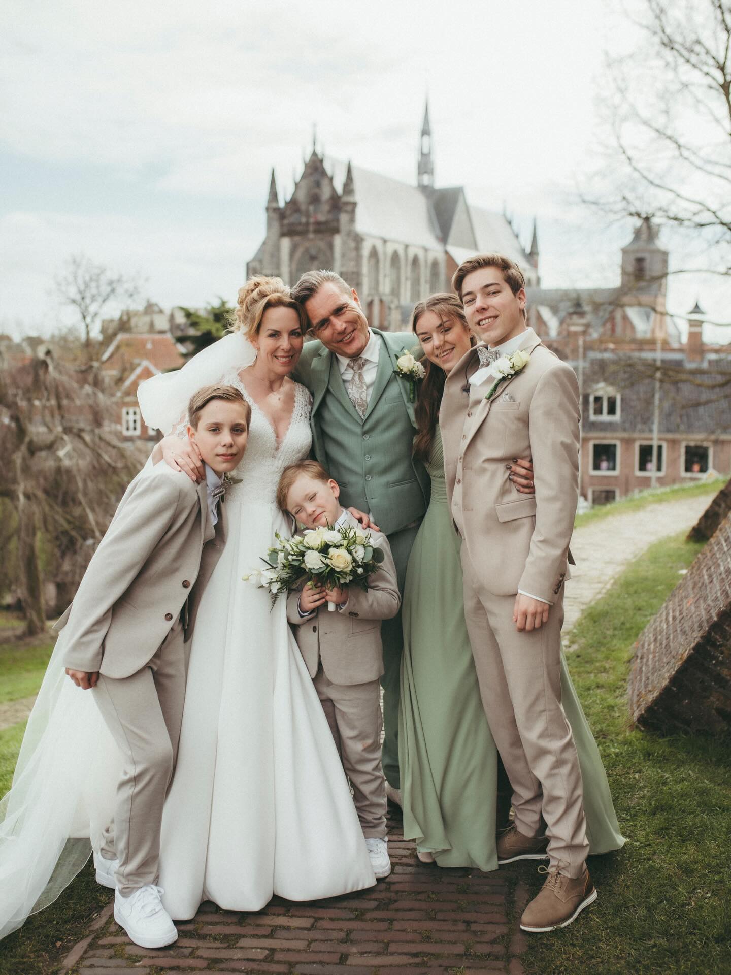 Gisteren zijn Simone en Peter getrouwd. Wauwwwie ♥️
Alvast een paar beelden…