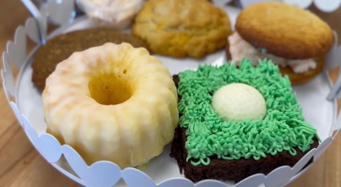 ⛳️🔥 MADE FRESH THIS MORNING!! 🔥⛳️
Our MASTERS SAMPLERS are BACK and ready for you!! 😍
Be sure to SWING by and grab one while you’re out and about… see what we did there 😉🤣
⏰ We’re open today until 2 PM — don’t miss out! 💛
Each sampler includes:
🥪 Pimento Cheese Biscuit with a side of our homemade pimento cheese
🍋 Lemon Bundt Cake
🍫 Hole-in-One Brownie
🍪 Oatmeal Raisin Cookie