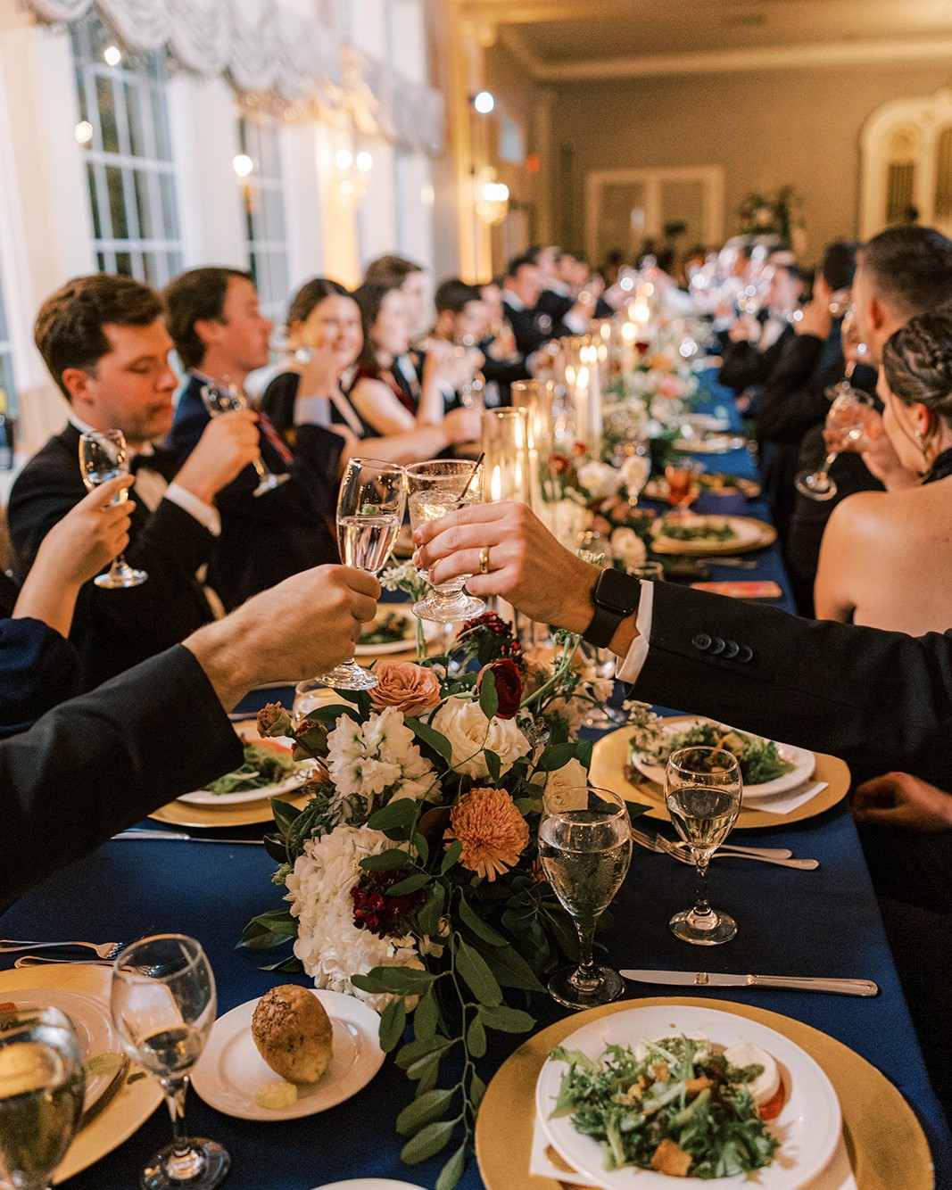 The best weddings feel effortless for the couple.
But what guests remember most is how the night felt.
The music drifting through dinner.
Champagne appearing just when glasses are empty.
A late-night surprise that no one saw coming.
Thoughtful celebrations aren’t just planned.
They’re orchestrated.
@samanthajayphoto