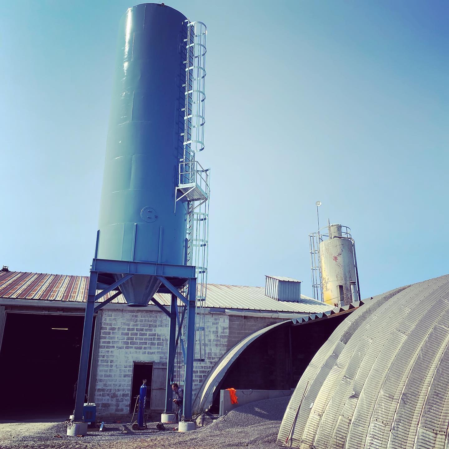 It was a big day for MCP yesterday! Our new cement silo is up and standing tall! #mcp #moosecreekcementproducts #precast #cement #biggerandbetter #ottawaconstruction