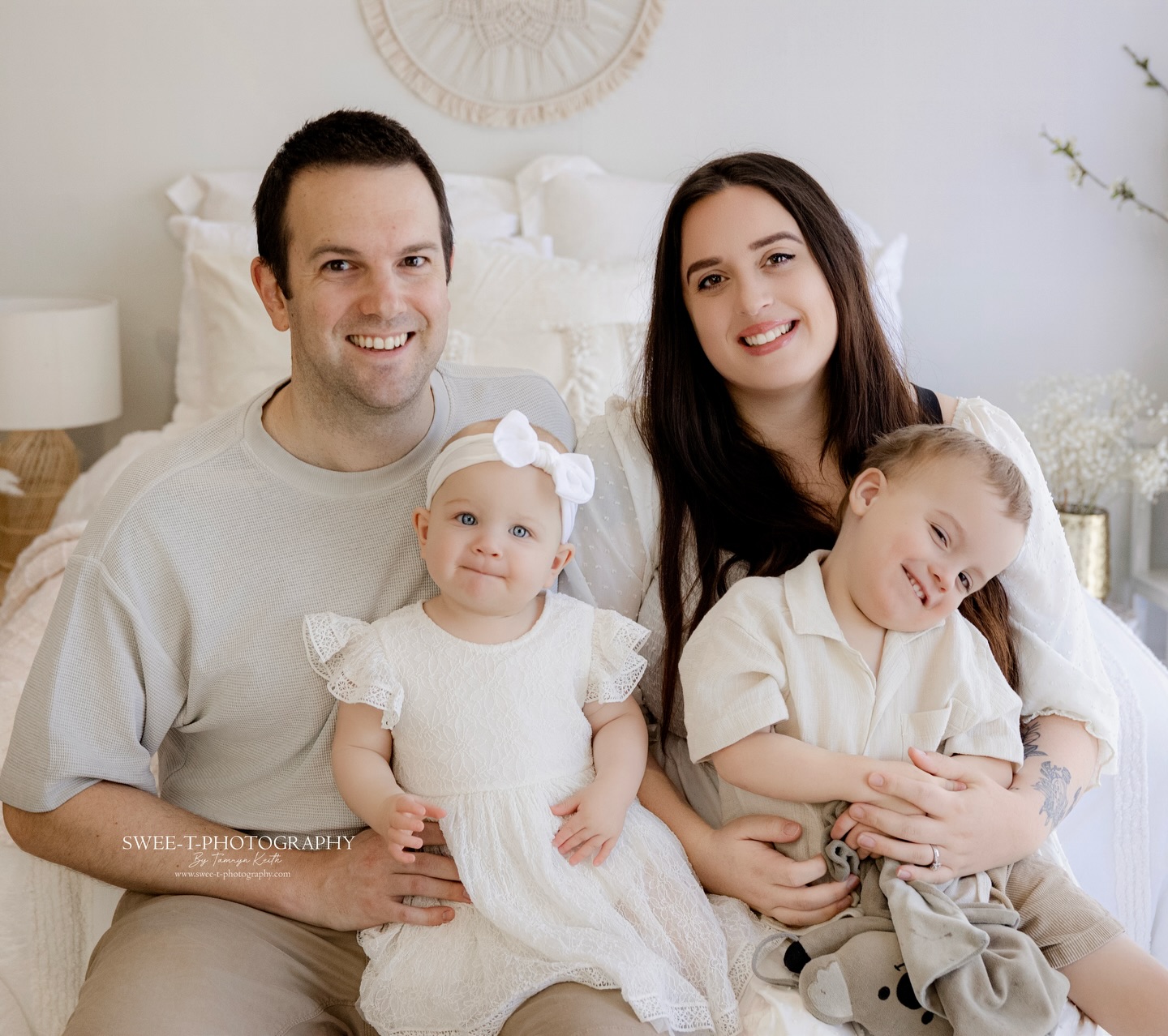 Playing catchups with finally sharing some past sessions.
Nisha & Nick sharing some beautiful moments with their two little munchkins, Oscar and Hazel!
📸 © 2026 Swee-t-Photography Barossa’s Newborn Photographer
https://www.instagram.com/swee.t.photography/
www.swee-t-photography.com
#barossanewbornphotographer #barossanewbornphotography #barossafamilyphotographer #barossababyphotographer #barossamaternityphotographer barossastudio