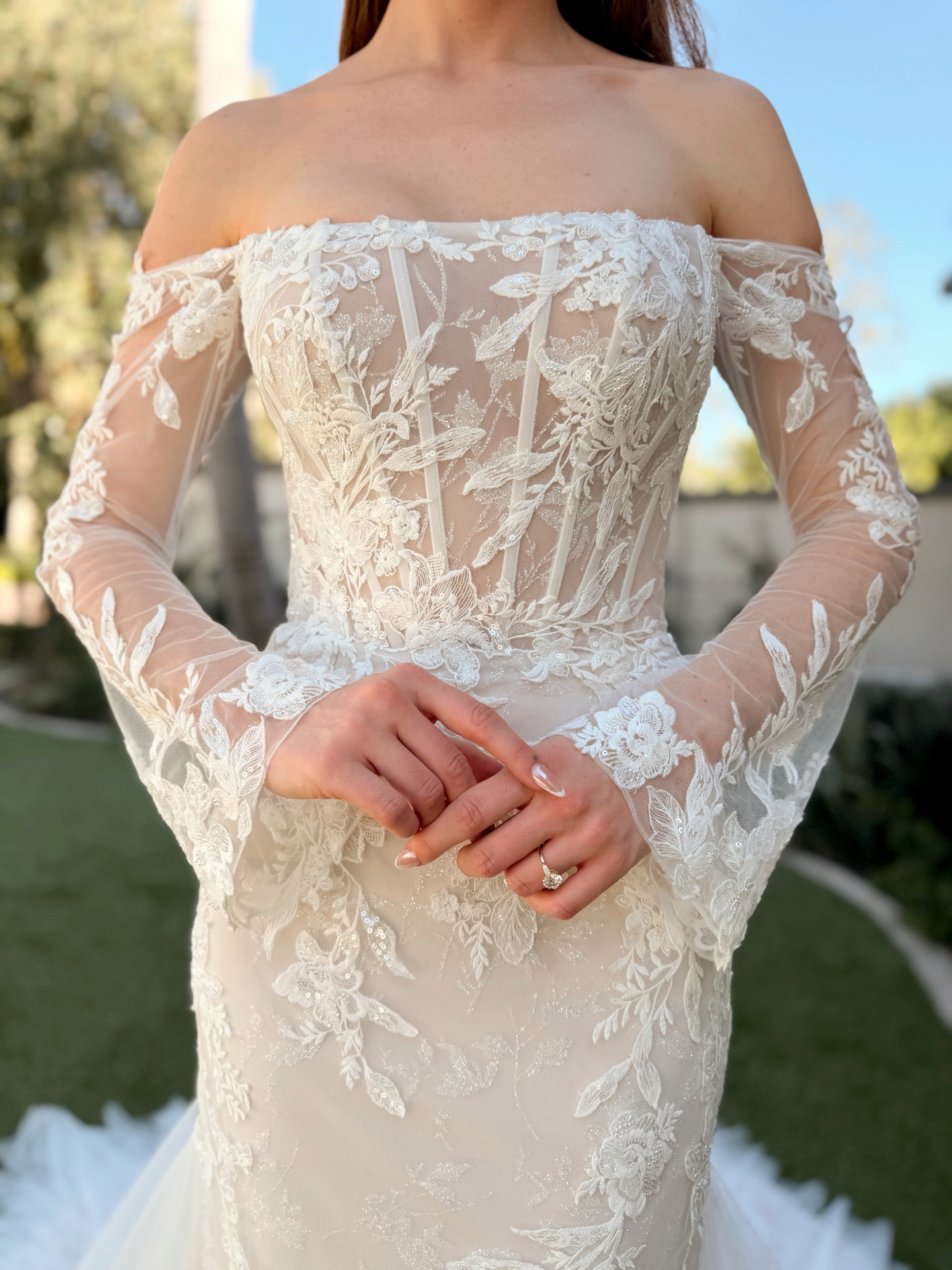 For the bride who wants structure and sparkle ✨
Contour lace, soft shimmer, and a silhouette that does the work for you.
Merritt | E2661