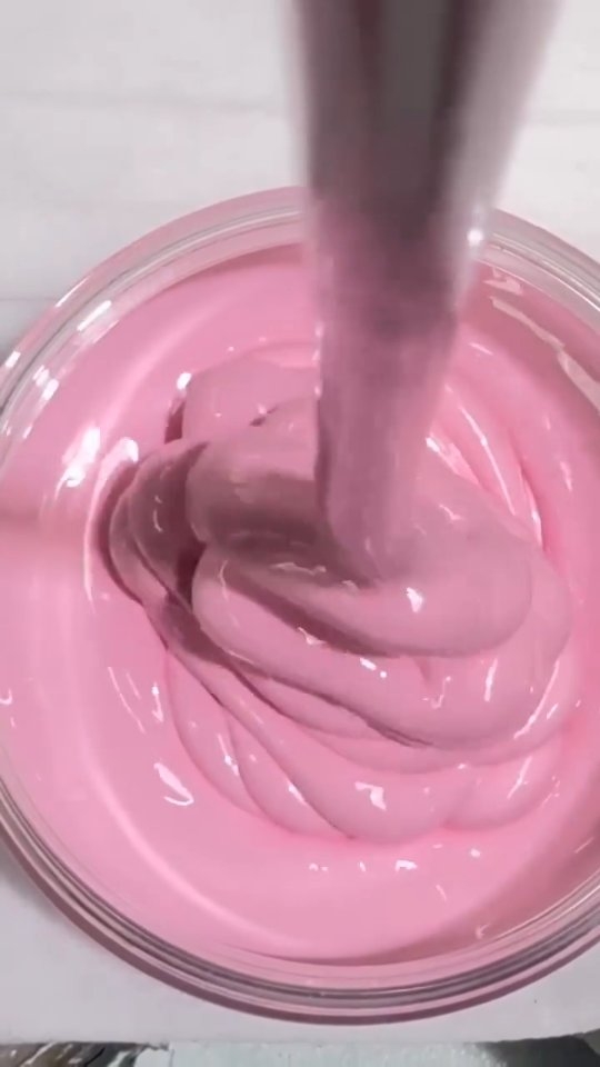 Just like a Strawberry Milkshake 🍓🥤
The perfect pastel pink for your Easter 🐣 creations!
Shop link in bio
#Pigment #epoxyresin #resinart #justresin #australianmade