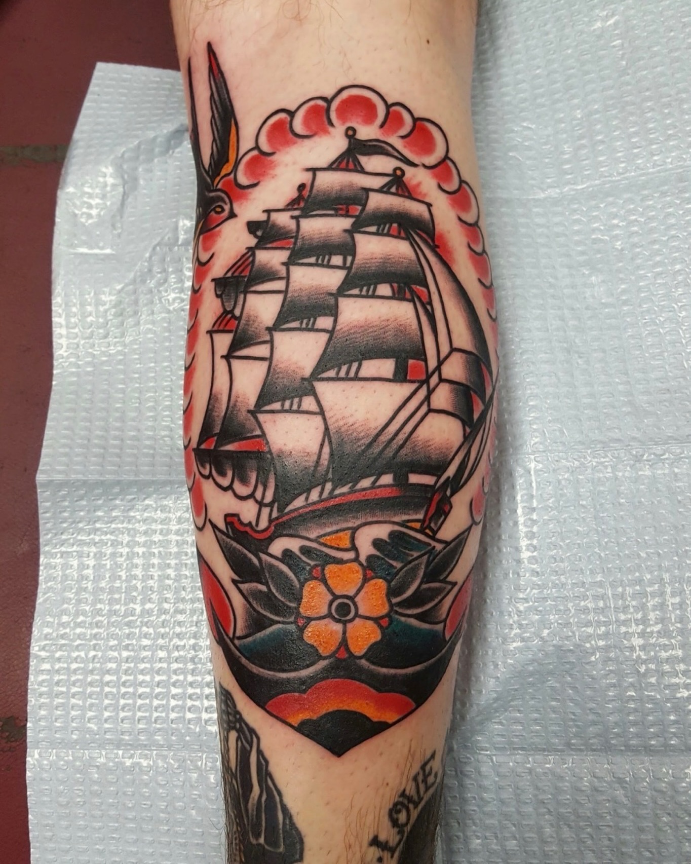 Traditional ship by Michael
@anstine.tattoo
To book with Michael
Request an Appointment at
TitanTattooNashville.com
#shiptattoo
#nauticaltattoo
#nashvilletattooshop
#americantraditionaltattoo