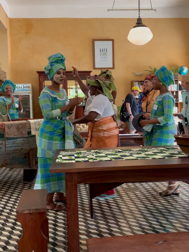 🚢Silver Cloud expedition ship
We had the great pleasure to provide the shore excursions for 200 guests .
Guests were immersed in daily life on unique Ilha de Moçambique. Here we are at just one of the stops in their day. @axinene_ari_vava women’s collective introduced guests to natural dyeing of capulana and sail cloth to make beautiful fabrics and products, and traditional mussiro face mask.
The refreshment stop @cafe.stonetown became one continuous party.
Everyone, including an entire family from Switzerland, got involved trying on and purchasing unique gifts.
Cameras were clicking non stop
@cafe.stonetown
@axinene_ari_vava
#ilhademoçambique