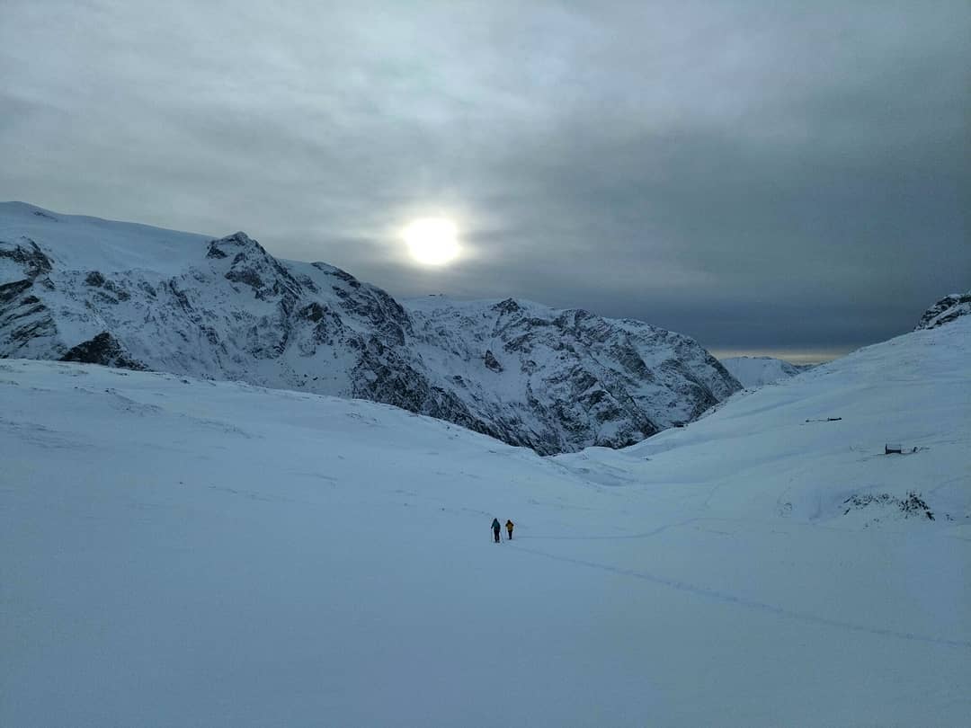 Une belle sortie hier sur Emparis !
#oisans #ecrins #iseretourisme #isere #mygrenoble #grenoble #rando #jpeuxpasjairando #clubgrenoblerando #auvergnerhonealpestourisme #plateauemparis #frenchalps #snow #winterwonderland #lagravelameije