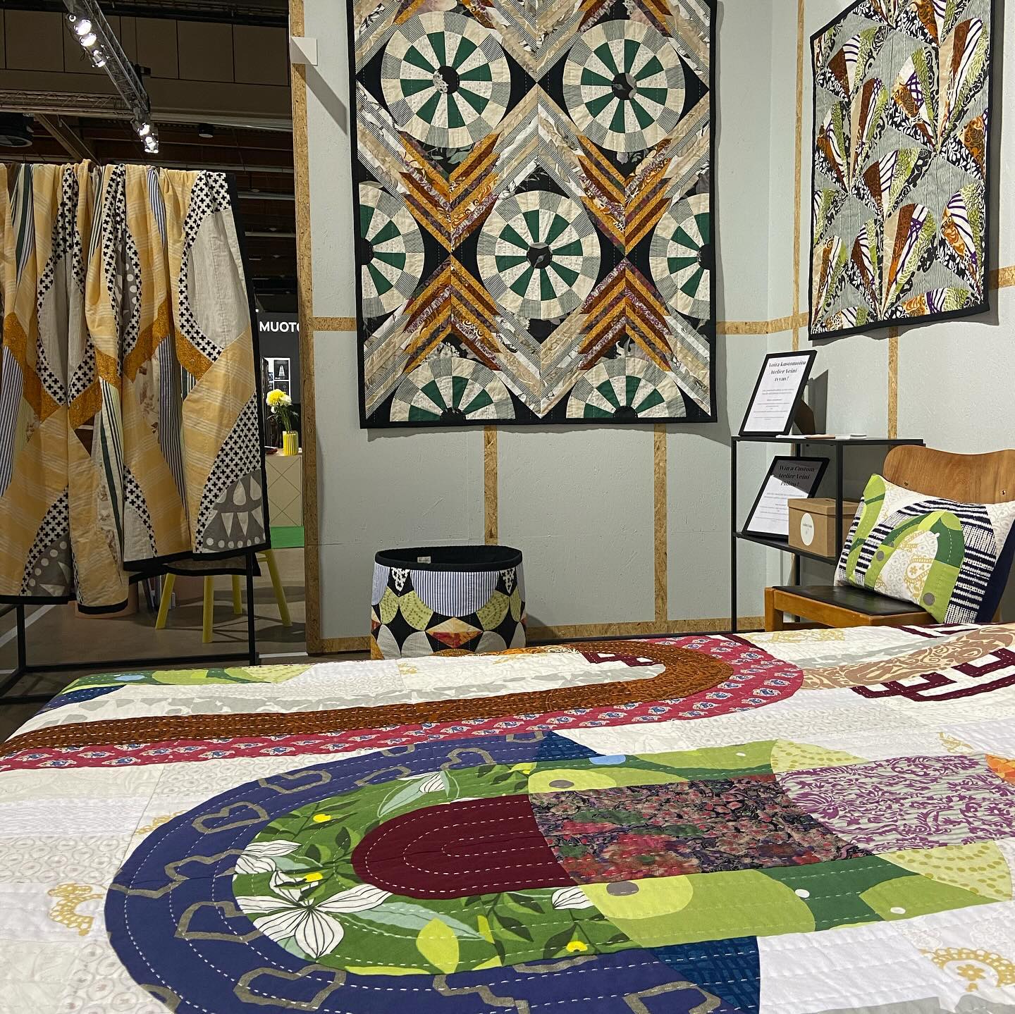 The @habitarefair has come to an end, and I’m left feeling a mix of confusion, excitement, inspiration, and gratitude. A huge thank you to everyone who visited, for the interesting conversations, the lovely and encouraging feedback, and for your interest in my work. I can’t wait to start moving forward with the collaborations that began to take root during the fair 🤩