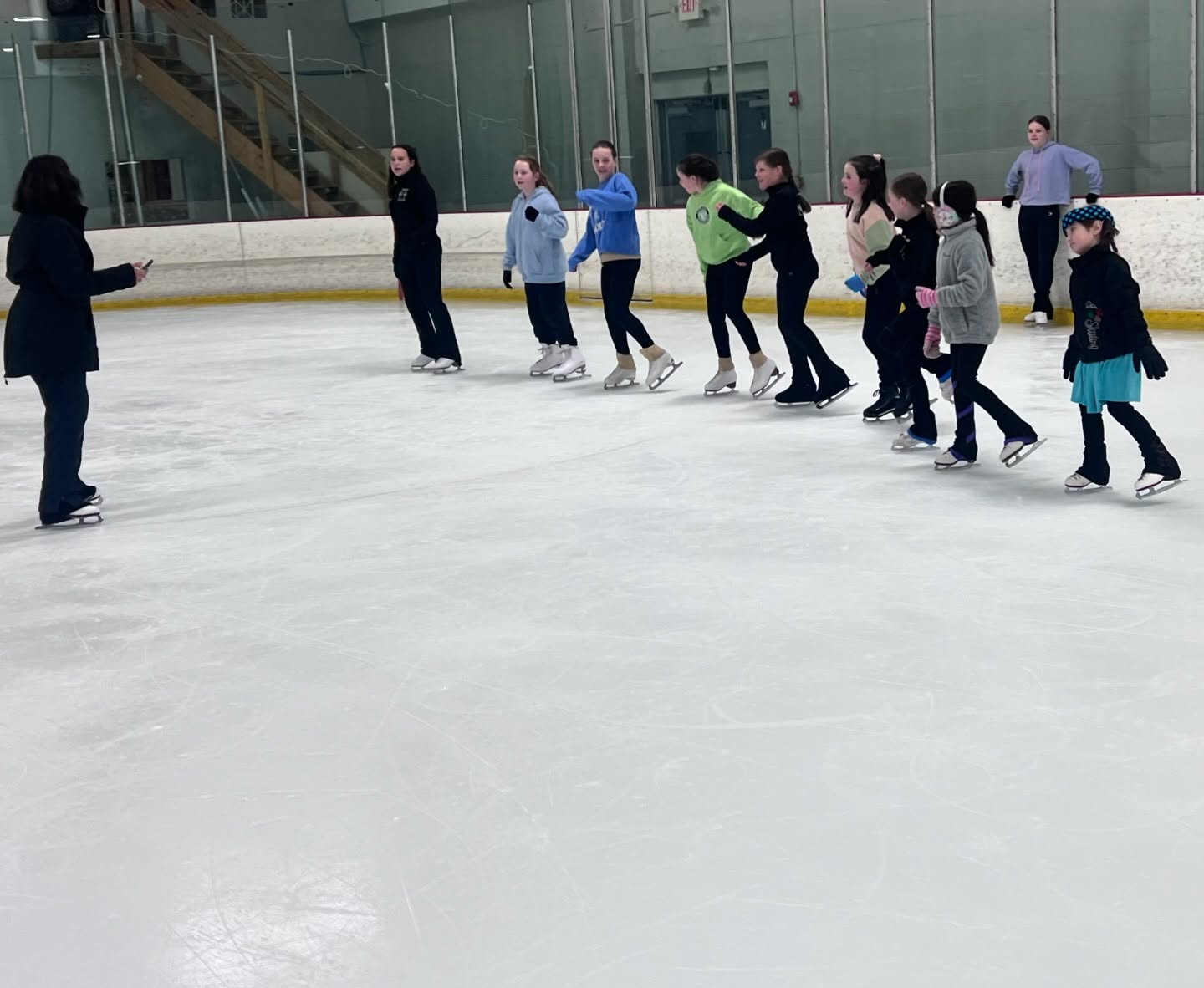 Our bridge class skaters love working with Coach Joy 🩵 Our next bridge sessions start in May, message us if your skater wants some extra practice in a fun group setting!
#NESC #bridgeclass #norfolkma #norfolkarena #usfsa