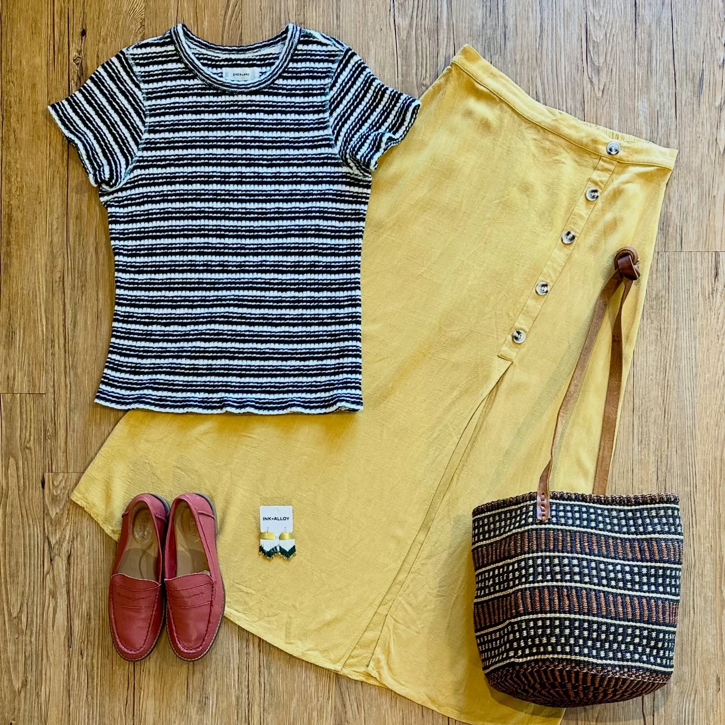 βββπ°βββ
The details:
Everlane knit top sz L, $22
Skies Are Blue skirt sz L, $24
Sperry leather loafers sz 7, $26
Sisal tote, $42
Ink + Alloy earrings, $20