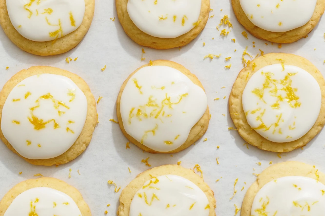 If you LOVE lemon 🍋 then you do NOT want to miss our LEMON ICED SUGAR COOKIES!! 💛✨
They’re bright, fresh, and bursting with lemon flavor in every bite!
And the best part?! They’re GF, DF, and EGG FREE—so everyone can enjoy the sweetness! 🙌
Trust us… these are the PERFECT after-lunch pick-me-up! Come grab yours before they’re gone! 😍
