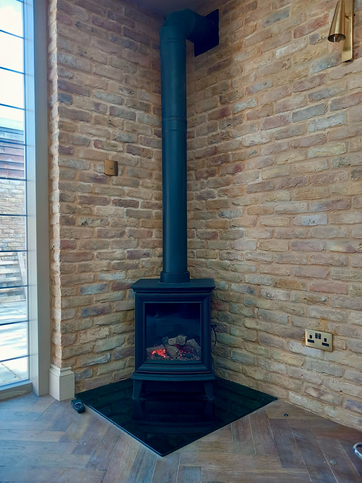 Cosy Easter weekend loading… 🐰🔥
A stunning @stovaxgazco Chesterfield 5 gas stove beautifully installed in our customer’s stunning, newly renovated Gravesend home. This balanced flue gas stove sits elegantly on a sleek black glass hearth, combining modern efficiency with timeless style.
🔥 Expertly supplied & installed by @peppersfireplaces
📍 Gravesend, Kent | Serving homes across London & the South-East
#GasStove #StovaxGazco #FireplaceInstallation #GravesendHomes #PeppersFireplaces