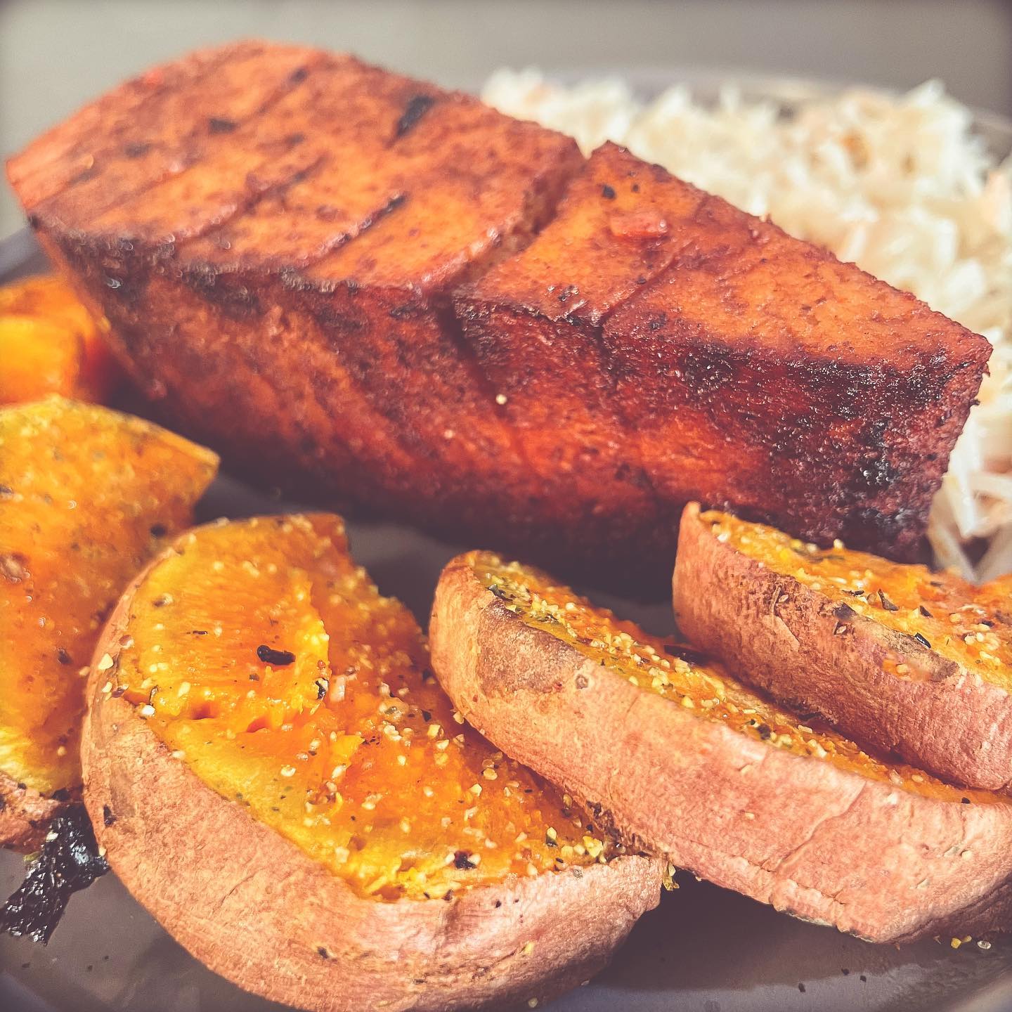 Looks like a big ole juicy salmon steak, with a side of sweet potatoes and basmati rice, doesn’t it?!
Nope!
It’s @veganbunnychef Tofu Salmon recipe. And even without the white miso paste (which I was out of), it was goddamned delicious!!
I let it marinate overnight + all day today, and I def think that helped with the flavor, which was👌.
Beware … if you make extra to have leftovers, all it really means is you’ll eat twice as much for that meal. #shesfull
📌 I’ve shared @veganbunnychef recipe to my Pinterest page (link in bio). Give it a try. You won’t be disappointed!
.
.
.
#thecancerfoodista #tofuftw #tofusalmon #homecookedmeal #tofupress #tofuture #plantbasedprotein #nongmofoods #cleaneatingrecipe #veganrecipeshare #getinmybelly #foodismedicine❤️ #basmatirice #bakedsweetpotato #fridaydinner #meatlessmeals #plantbasedpower #recipeshare #ilovetofu #funinthekitchen #noleftovers #sodamngood #healthyeats
