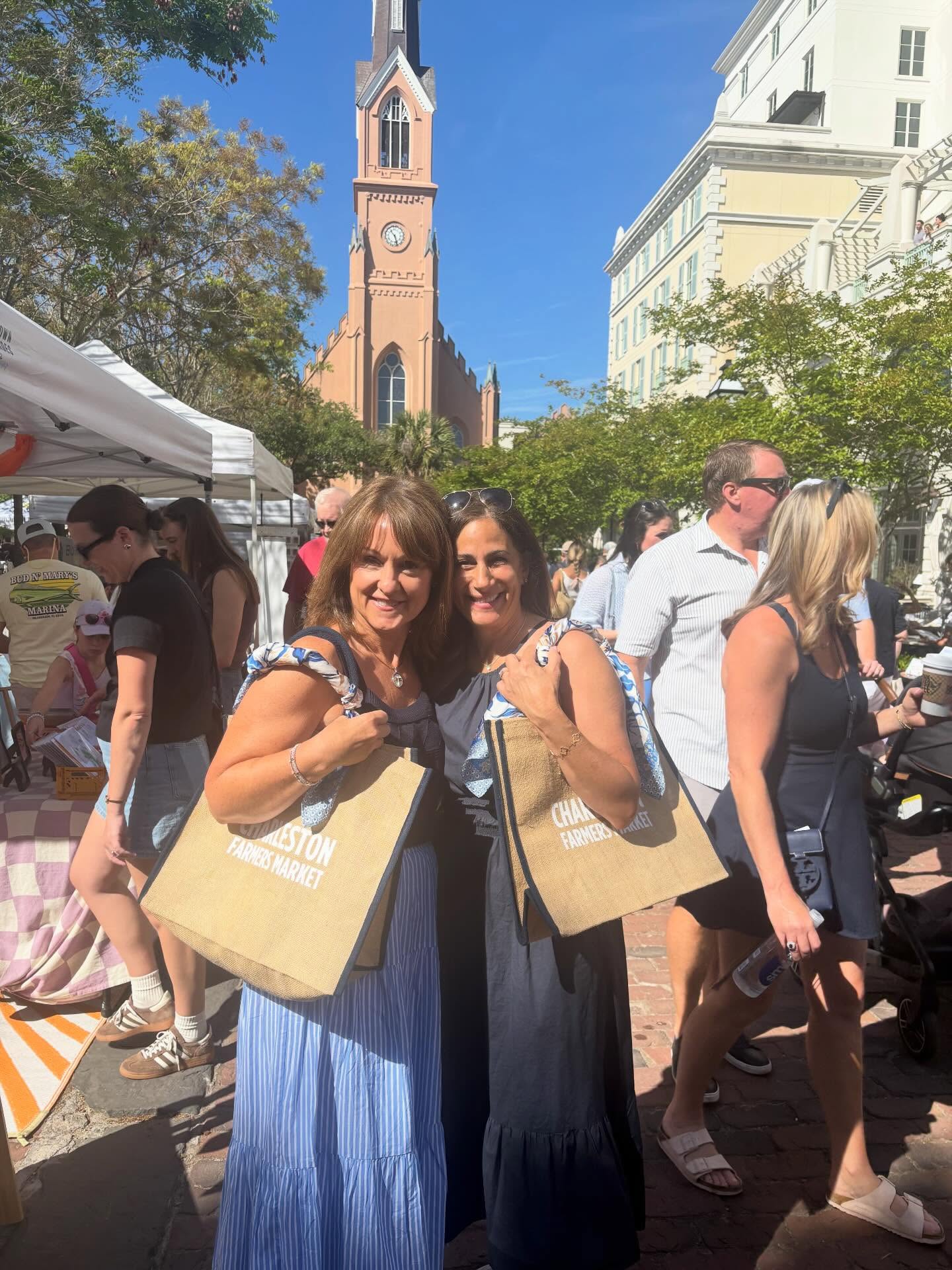 The cutest ladies with the cutest totes π We are loving being back @charlestonfarmersmarket and will be in Marion Square every Saturday from 8-2pm β¨