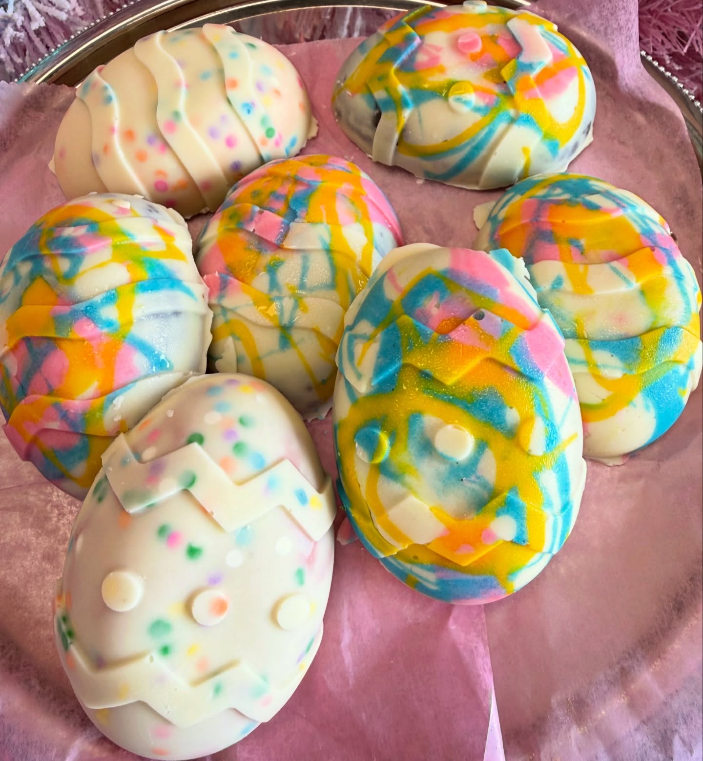 Come stock up on all your EASTER 🐣 BASKET GOODIES!!!
🐣✨ INTRODUCING our MEGA Easter Egg Truffles!!!
Think cake pop… but BIGGER, BETTER, and ALLERGY FRIENDLY 😍
Available in ALL flavors and offered in VEGAN + GF options 🙌
These are the PERFECT sweet treat for your Saturday and make the cutest addition to those homemade Easter baskets 🐰💛
Don’t miss out on these — they’re as delicious as they are adorable!