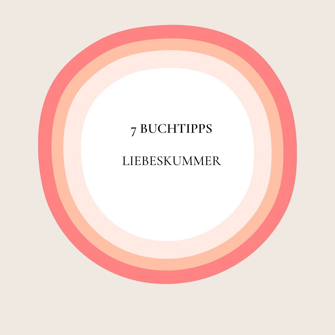 
Hier habe ich ein Euch ein paar Bücher, die ich empfehlenswert finde, zum Thema Liebeskummer zusammengestellt. Es gibt natürlich Unmengen Ratgeber zum Thema Trennung und Liebeskummer. Es muss aber m.E. nicht unbedingt so spezifisch sein, da Liebeskummer viele Querverbindungen zu anderen Themen hat wie u.a. Trauer, Bindungsdynamiken, Depressionen und viele mehr. So können hier z.B. auch Bücher hilfreich sein, die sich übergeordnet mit Trauer,Emotionsregulation/Selbstmitgefühl und Bindungsmustern auseinandersetzen. Sich mit den eigenen Bindungsmustern, sowie der Beziehungsdynamik auseinanderzusetzen, unterstützt dabei besser zu verstehen, was passiert ist und so die Grundlage für ggf. einen besseren Umgang damit zu finden. Ebenso wichtig ist es aber auch Wege zu finden, mit dem Schmerz sein zu können, ohne von ihm überwältigt zu werden und liebevoll mit sich in dieser Erfahrung umzugehen. Gibt es noch ein Buch, das du hilfreich findest und das hier fehlt? Dann freue ich mich sehr über einen Kommentar!
#entstigmatisierungpsychischerkrankheiten #psychischegesundheit #mentalegesundheit #psychologie #psychotherapie #selbstwirksamkeit #selbstwirksamkeitstärken #depressionenbekämpfen #achtsamkeit #buchtipp #lesen #selbsthilferatgeber
#liebeskummer #liebe #trennung #trauer #herzschmerz #gebrochenesherz💔 #beziehung #partnerschaft #paartherapie #trennungsschmerz