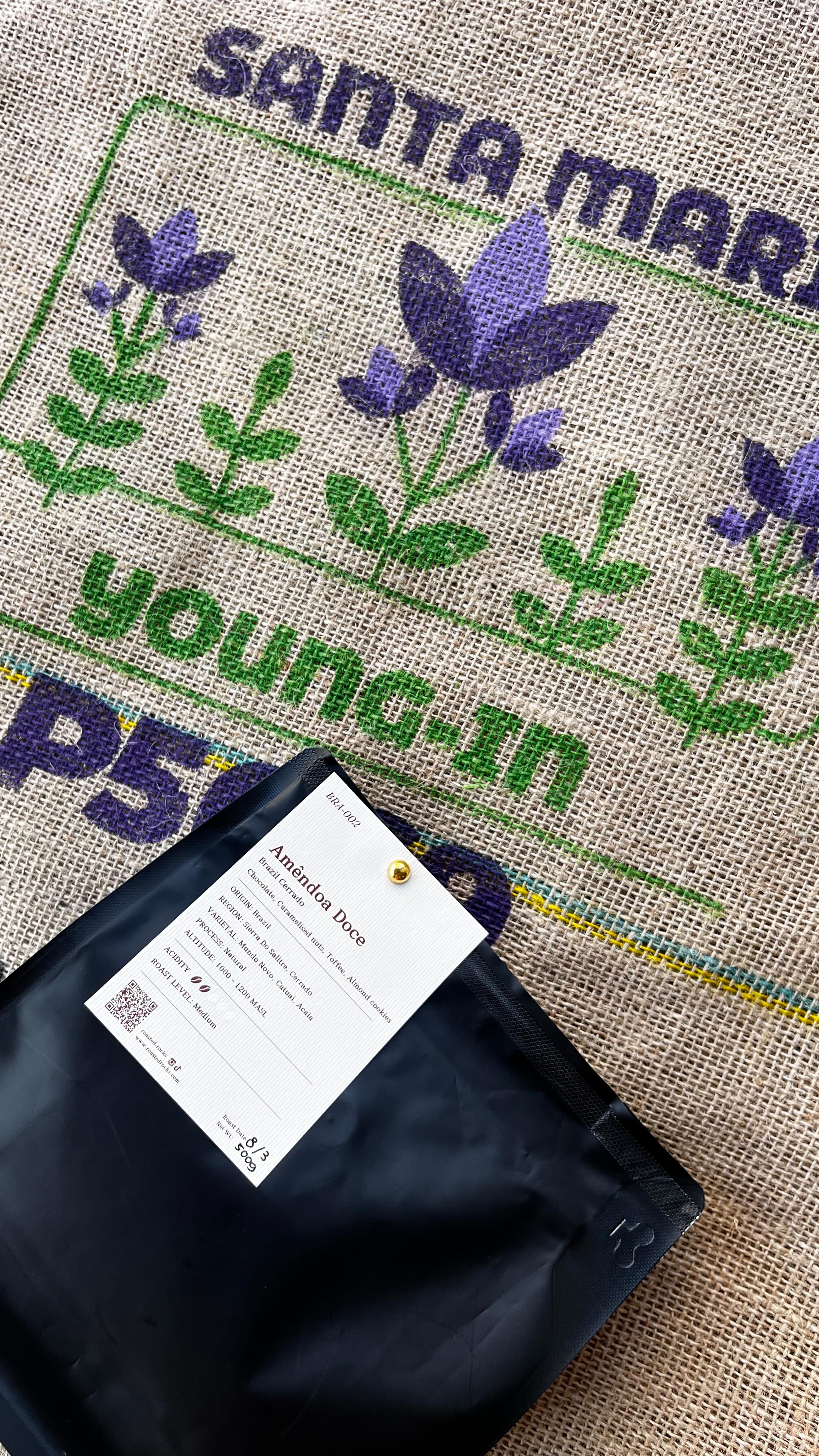 Tastes like Chocolate🍫 Nuts 🌰
This is Brazil Cerrado Santa Maria.
Smooth flavour with medium body.
Pairs perfectly with milk or standalone.
#espresso #coffee #specialtycoffee #coffeemalaysia
