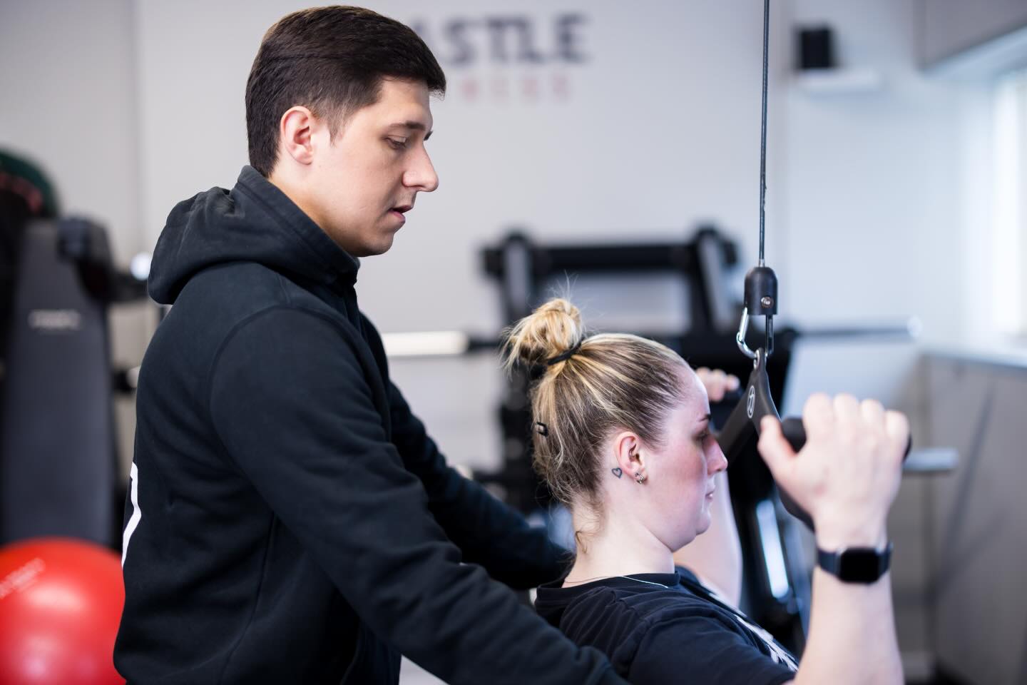 Most people don’t fail because they lack motivation…
They fail because they have no structure.
They go to the gym with no real plan.
They try to figure it out as they go.
They rely on motivation and when that fades, so does the consistency.
And then it’s back to square one.
At Castle Fitness, we see this all the time.
That’s exactly why we do things differently.
You don’t just get a workout. You get a clear plan, real coaching, and accountability that keeps you moving forward even on the days you don’t feel like it.
Because results don’t come from guessing.
They come from structure, consistency, and the right support.
Get in touch to start your fitness journey 📞