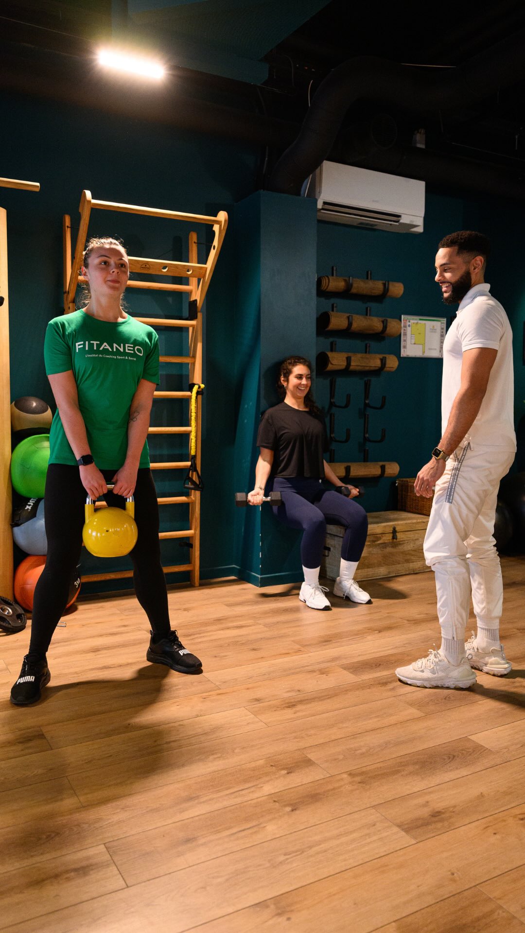 Et chez Fitaneo, nos coachs font bien plus que ça.
👉 Ils corrigent chaque mouvement pour éviter les blessures
👉 Ils adaptent chaque séance à TON niveau et TES objectifs
👉 Ils te motivent même les jours où t’as zéro envie
👉 Ils suivent ta progression semaine après semaine
👉 Ils t’aident à dépasser tes limites (sans te cramer)
👉 Ils construisent un vrai plan pour des résultats durables
Parce qu’au final, un bon coach, ce n’est pas celui qui est sympa 30 minutes… C’est celui qui te fait progresser sur le long terme.
Envie de voir la différence par toi-même ?
Réserve ton bilan FITANEO offert de 30mn en solo avec un coach (valeur 49€) sur le lien en bio ou sur www.fitaneo.com
📍 Studio Fitaneo, 6 rue de la SFIM, 91120 Palaiseau
📞 06 29 93 91 89
#coachingsportif #humourfitness #remiseenforme #motivation #fitnessfrance